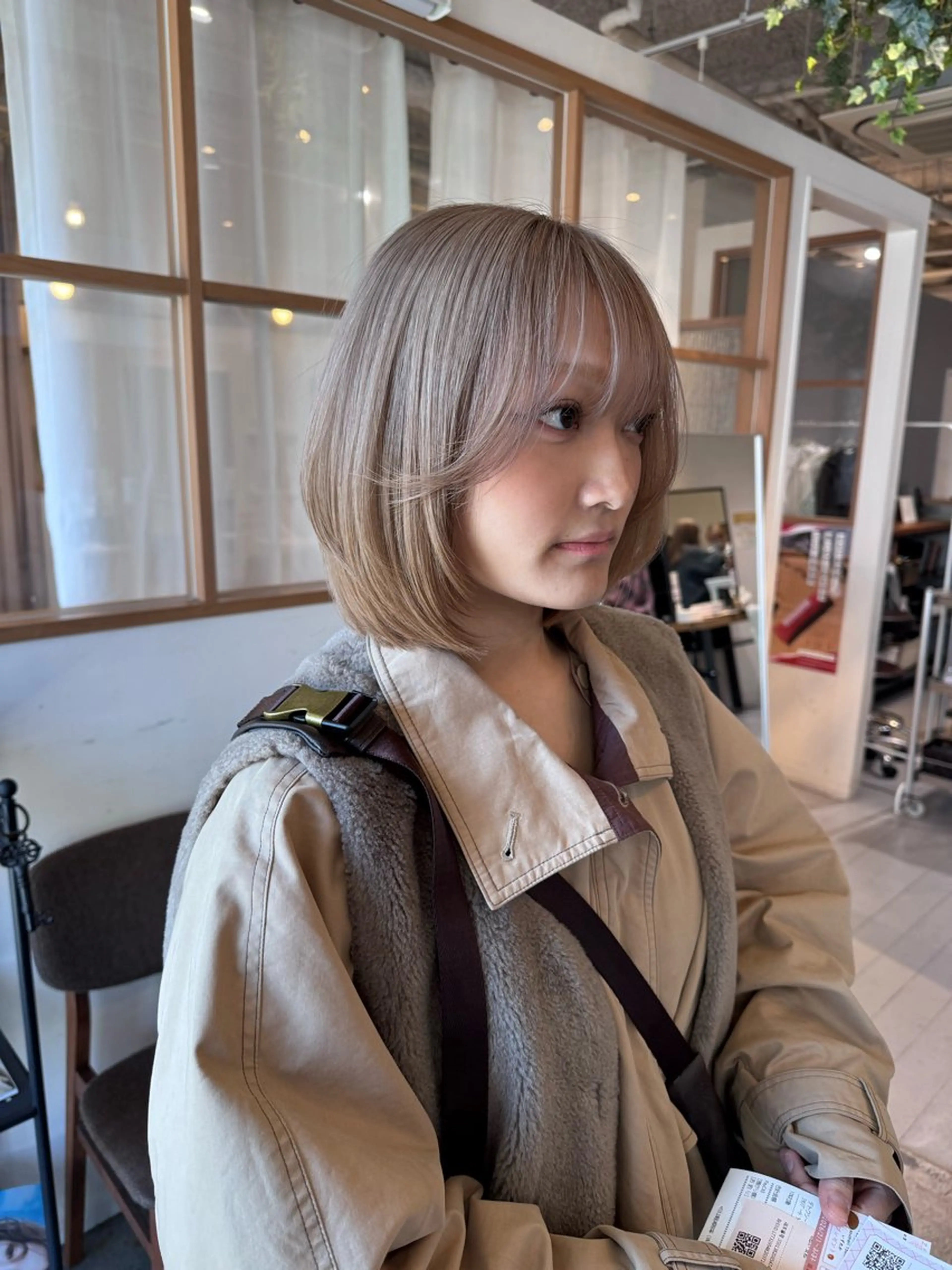 カラー ベージュカラー ハイトーンカラー ハイトーンベージュ ウラベヨシカ 似合わせカットカラーのヘアスタイル