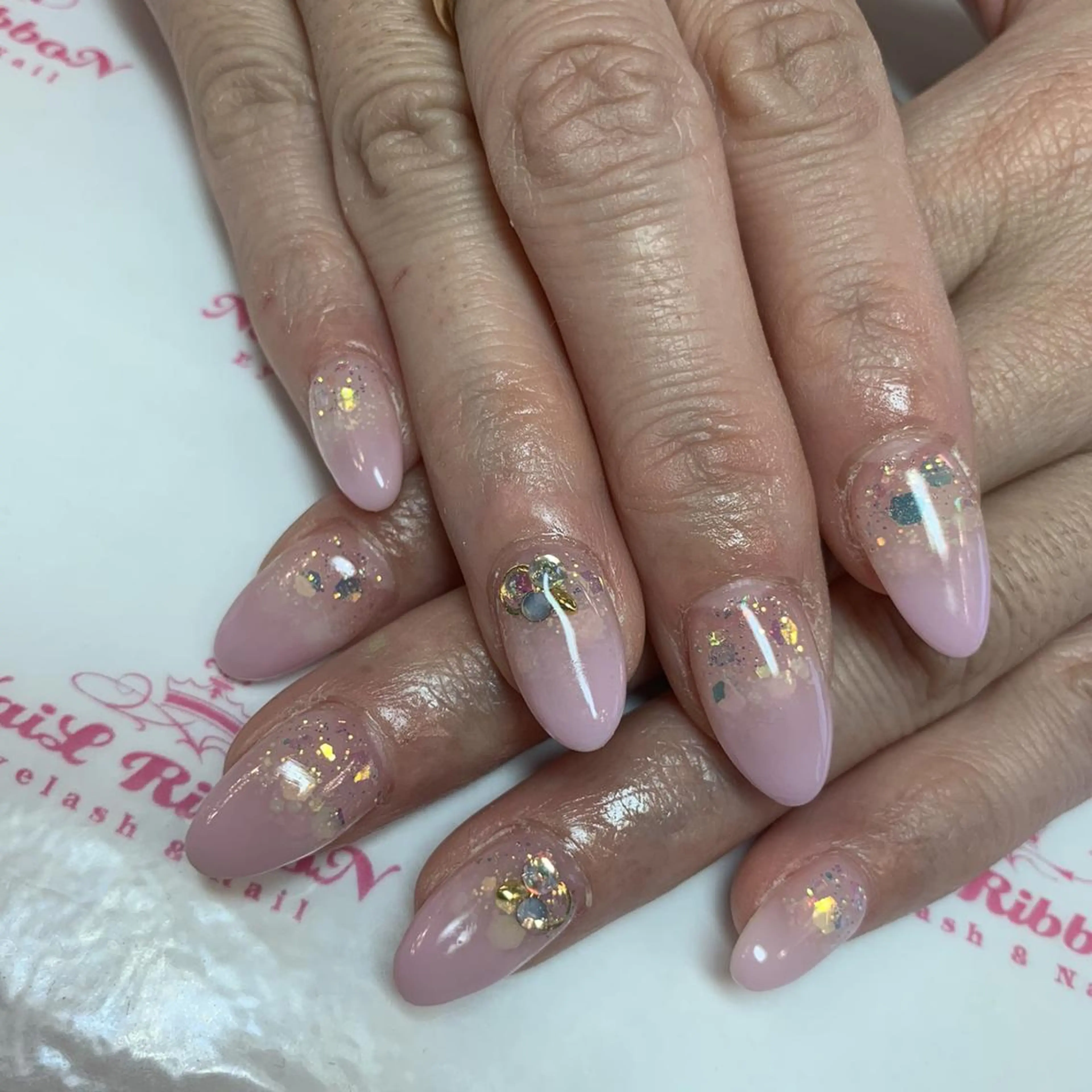 ネイル ネイルリボン 受付スタッフのネイルデザイン