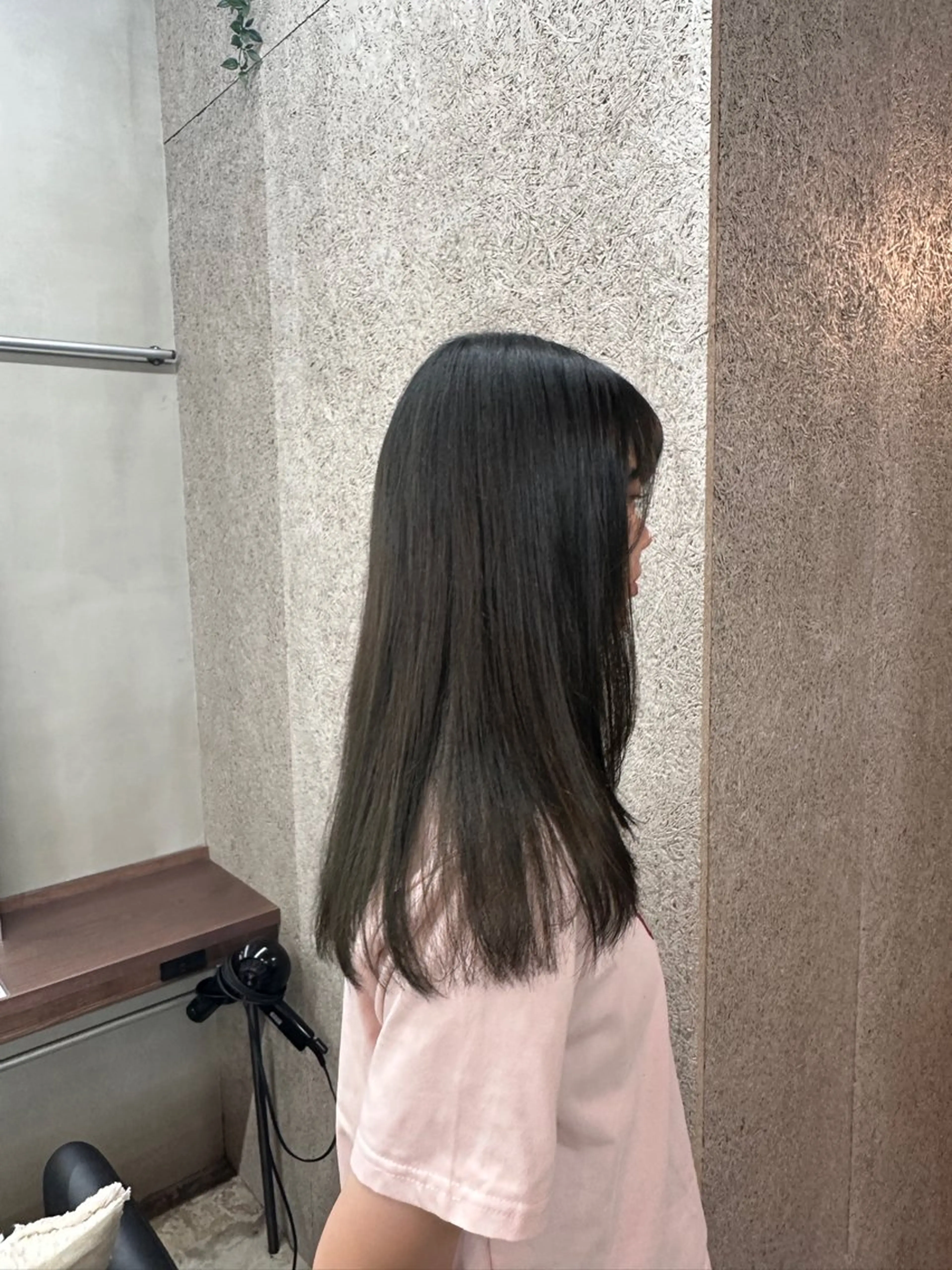 ロング カラー オリーブカラー 透明感カラー/顔周り レイヤー/髪質改善のヘアスタイル