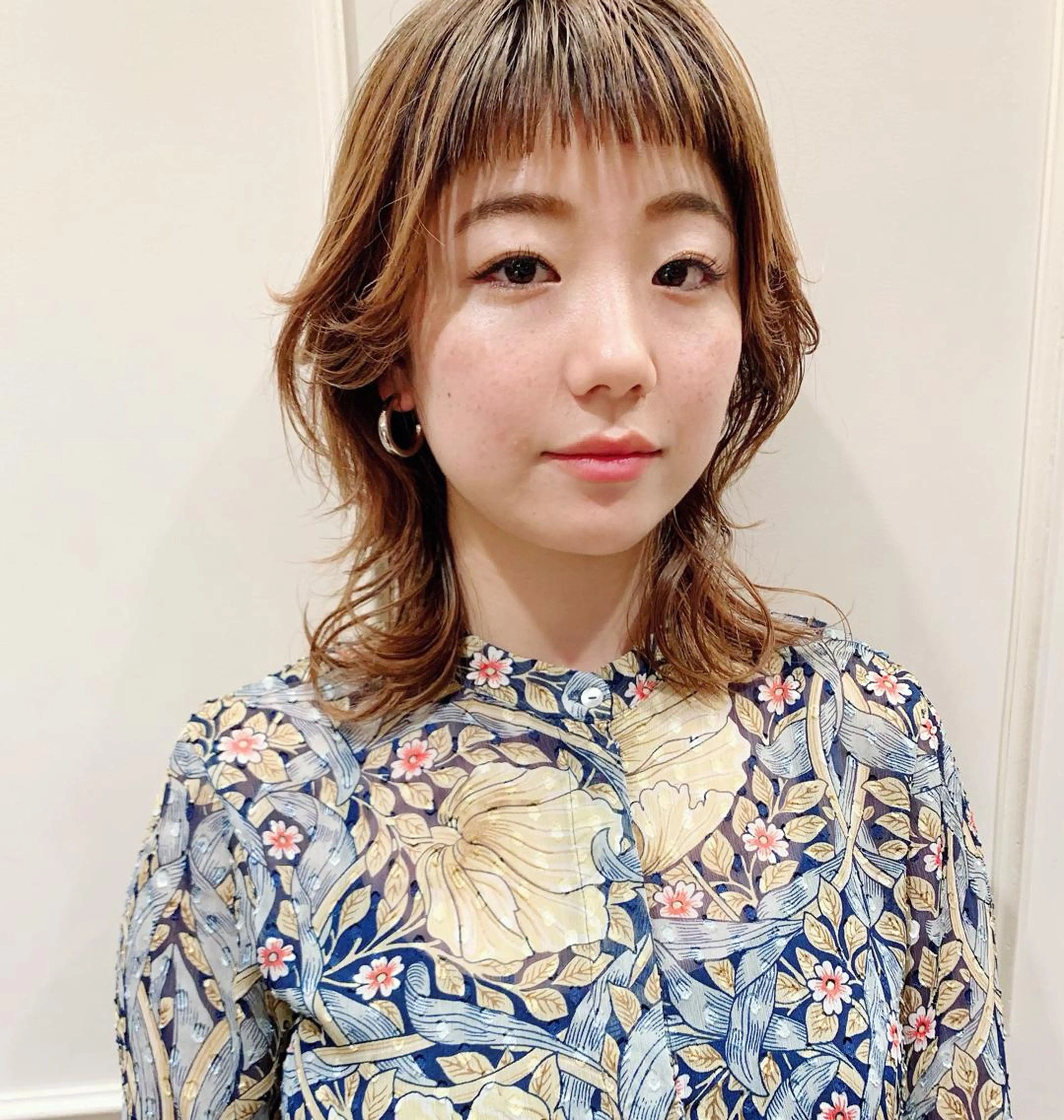 ミディアム カラー パーマ カット ヘアカラー トリートメント la fith所属・rico_by ヘアとアイブロウの眉毛・アイブロウイメージ