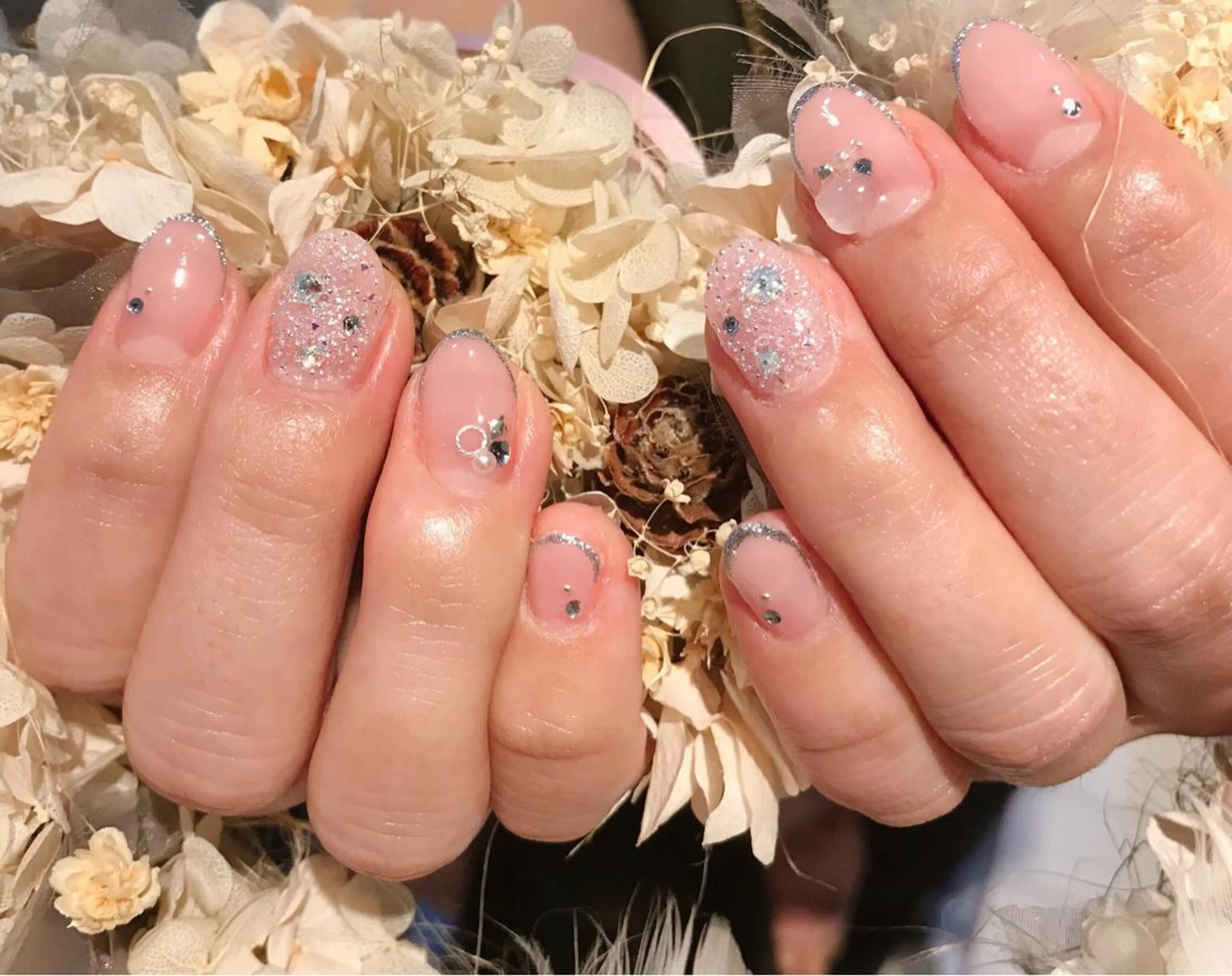 ネイル グラデーション キラキラネイル ラメ(グリッター) ピンク シルバー ハンドネイル . yuimiのネイルデザイン