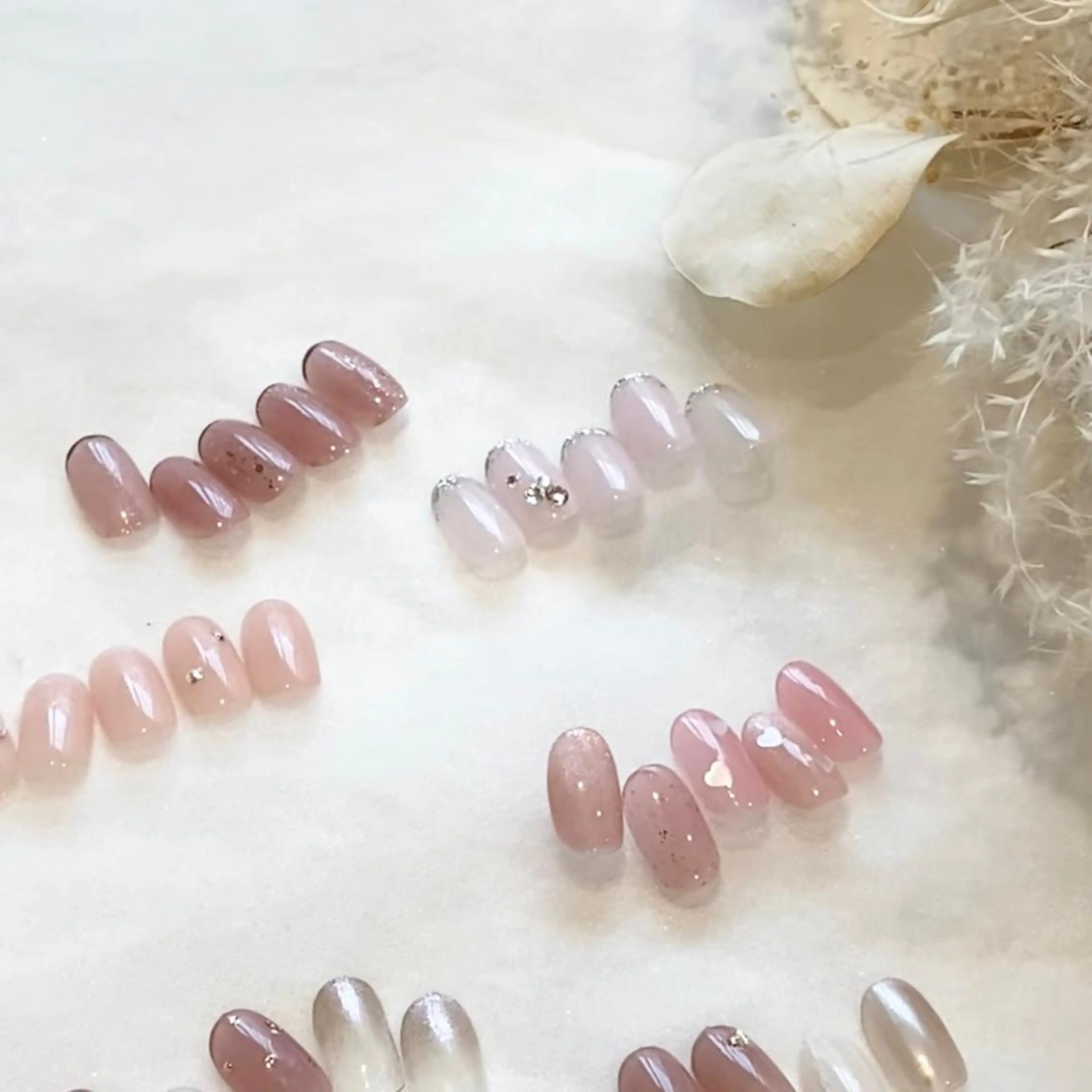 ネイル ジェルネイル キラキラネイル ラメ(グリッター) オフィスネイル パラジェル ハンドネイル パラジェル認定サロン　ネイルケア&スパ　Lovin所属・Lovin _ryukaのネイルデザイン