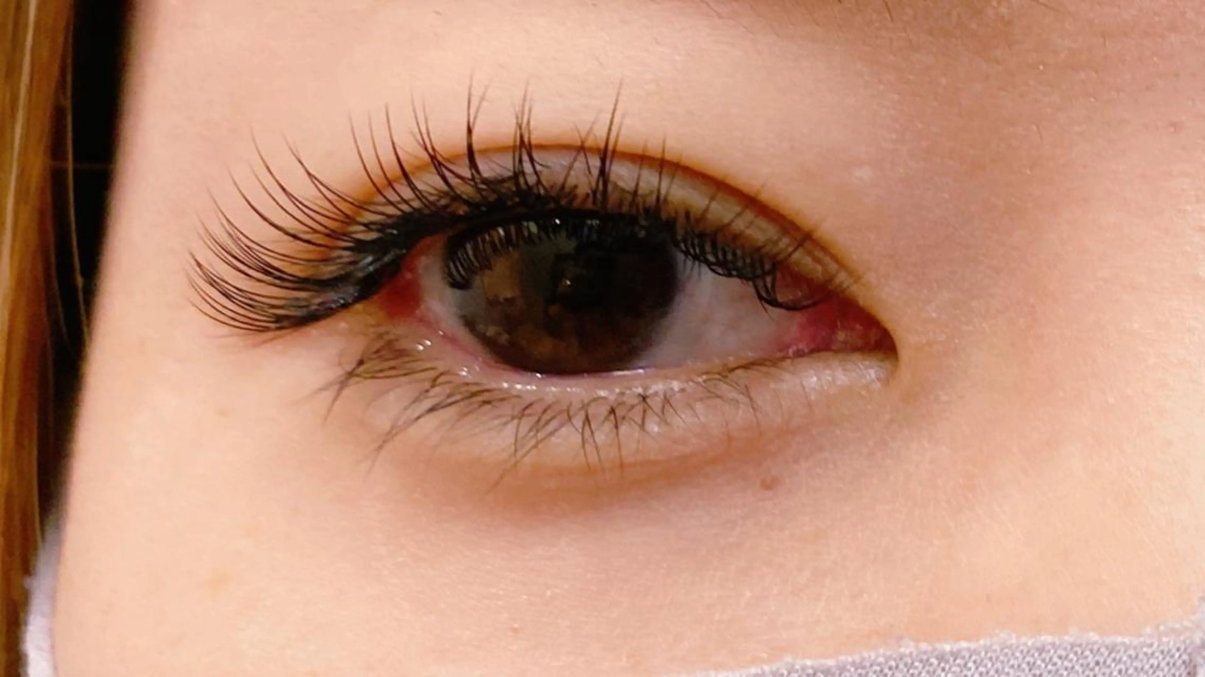 マツエク・マツパ アップワードラッシュ Le Lienのヘアスタイル