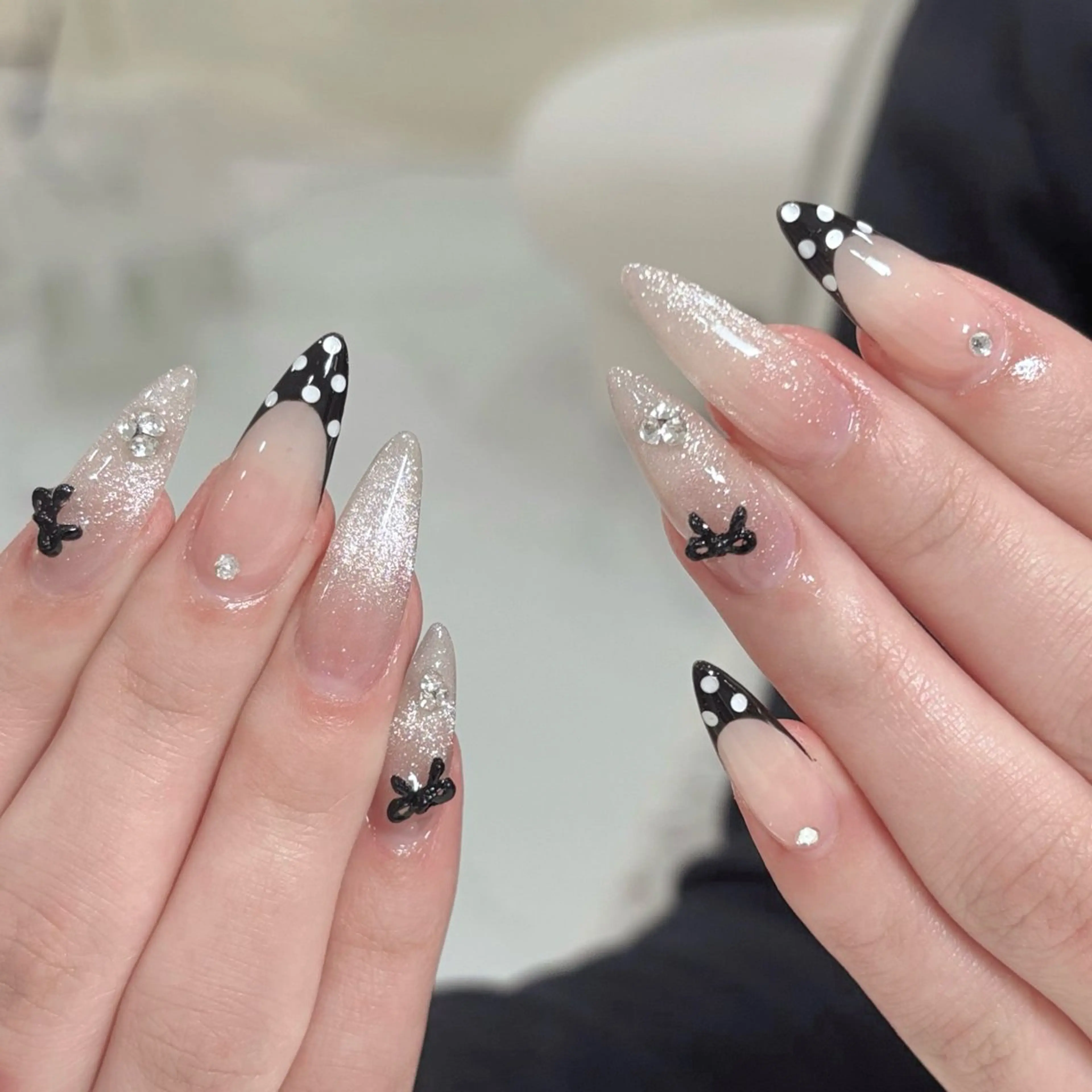 ネイル ドット フレンチネイル マグネットネイル リボン ハンドネイル FLY Nail Salonのネイルデザイン