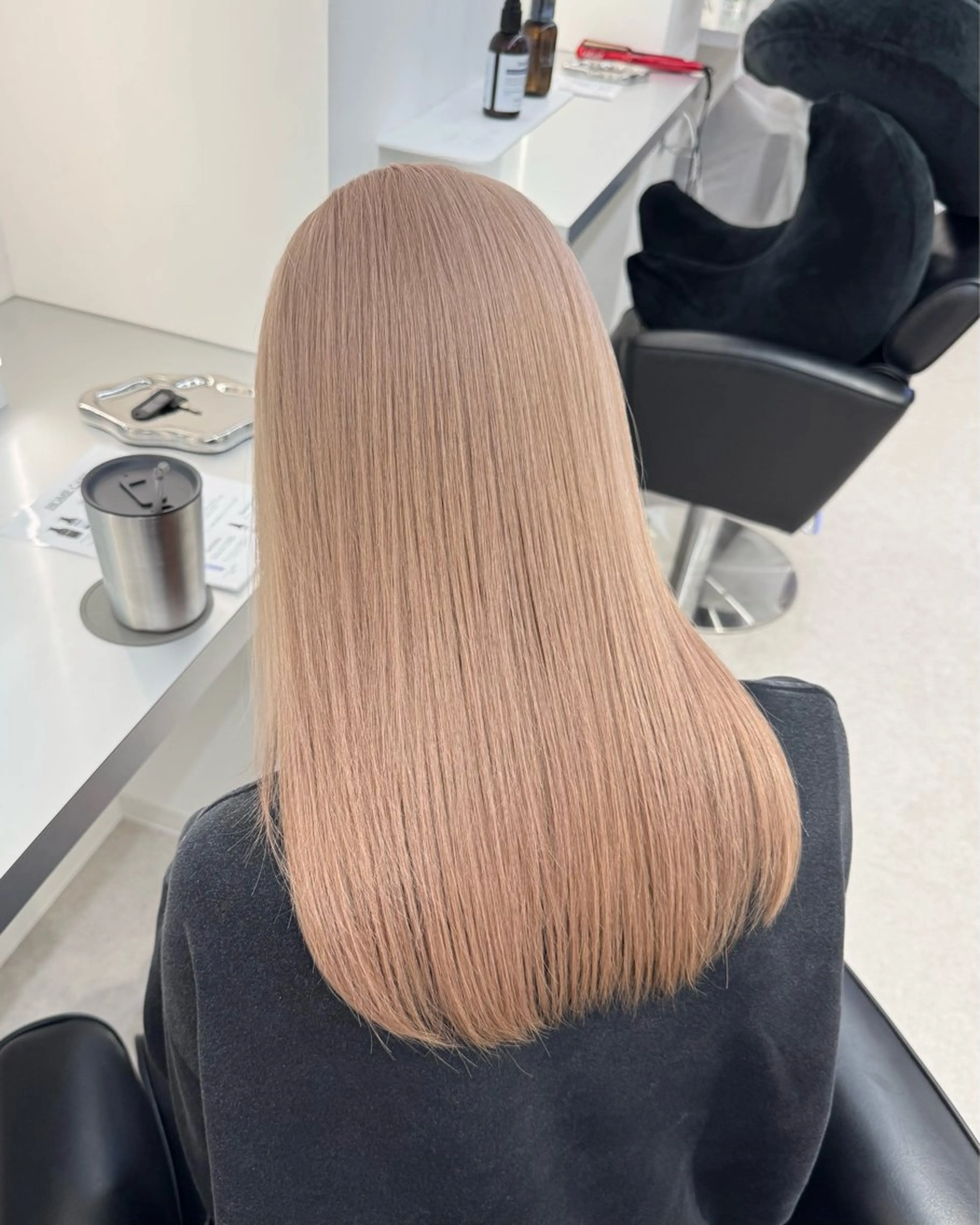 ケアブリーチ1回+艶カラー✨ +髪質改善トリートメント+カット✂︎(毛先・毛量調節のみ)の写真