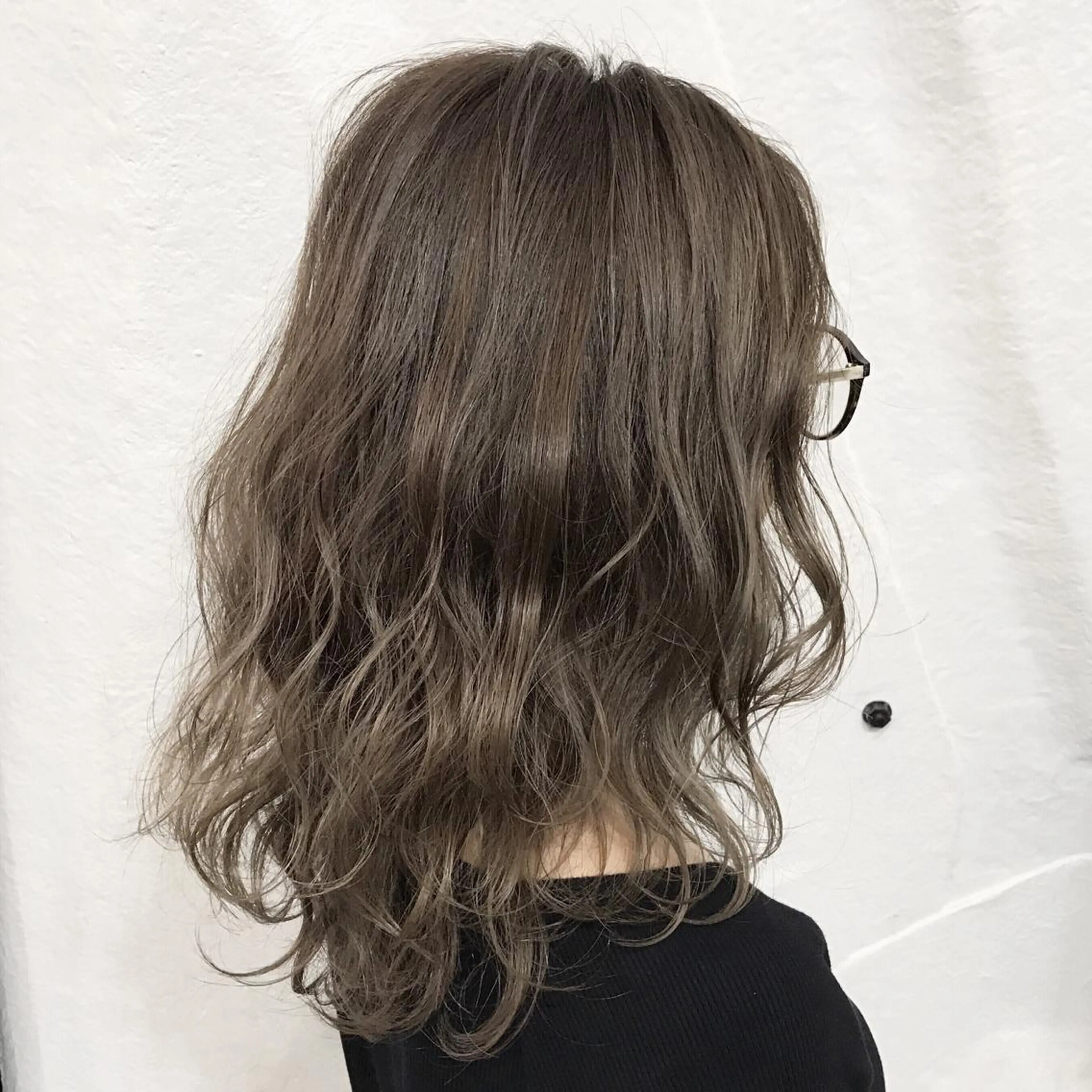 ミディアム カラー アッシュ アッシュグレー アッシュグレージュ グレージュ ハイライトカラー K-POP好き美容師 🇰🇷Kai.Yのヘアスタイル