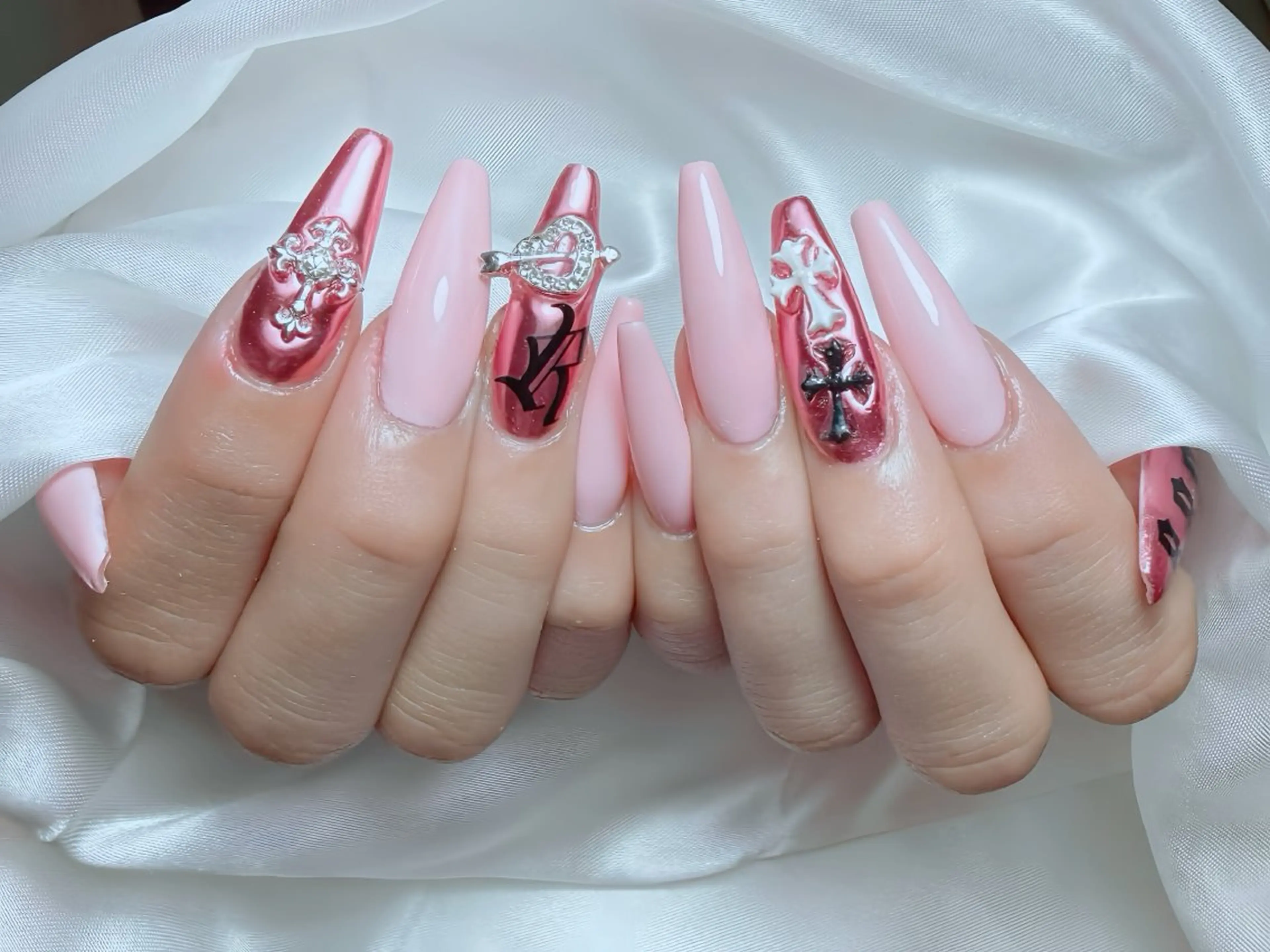 ネイル チークネイル フラッシュネイル フラワーネイル フットネイル ジェルネイル ハンドネイル Rin Nail Shinokuboのネイルデザイン
