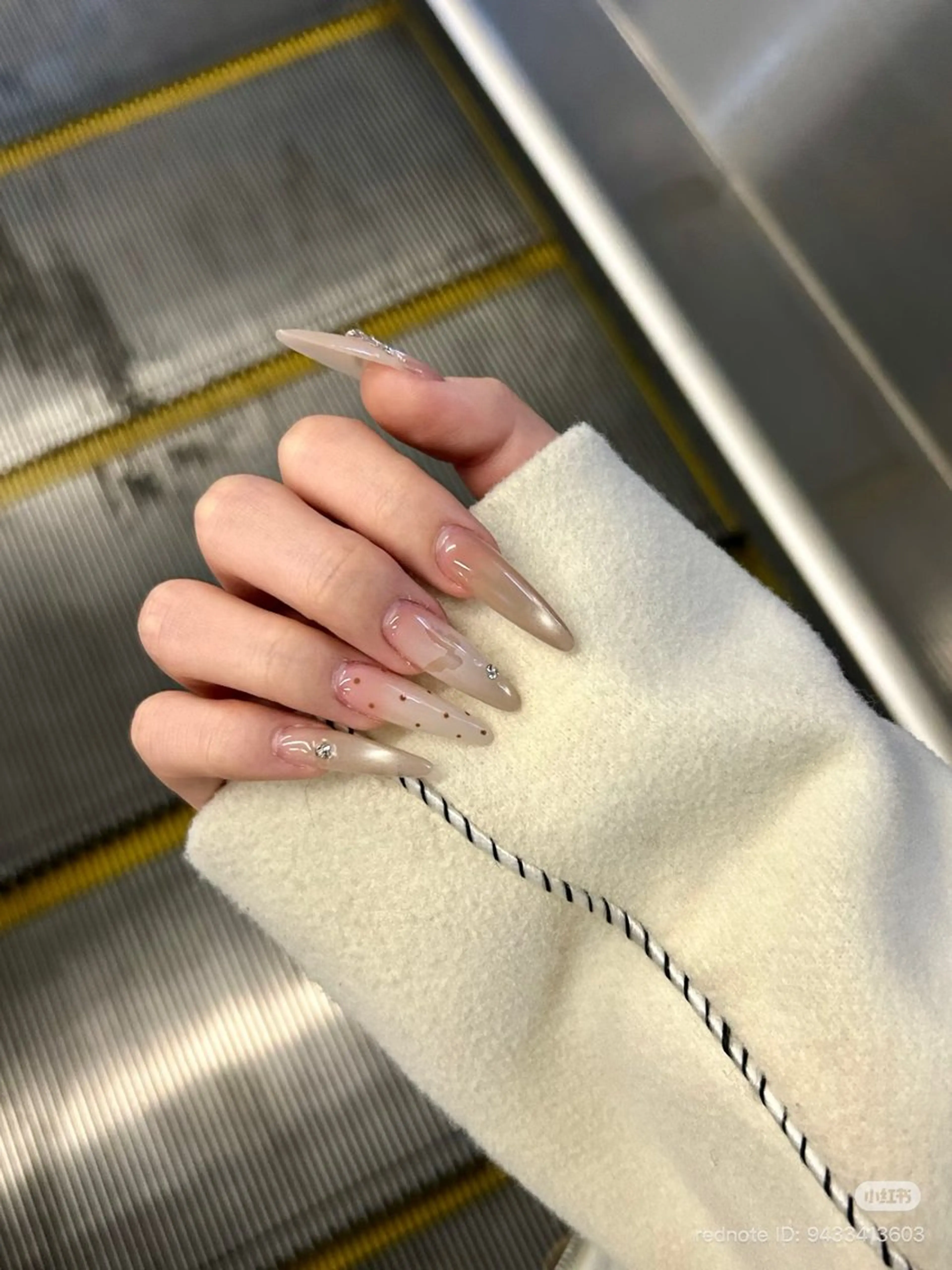 ネイル フレンチネイル キラキラネイル 韓国ネイル シンプルネイル ワンホンネイル ハンドネイル MEI Nailのネイルデザイン