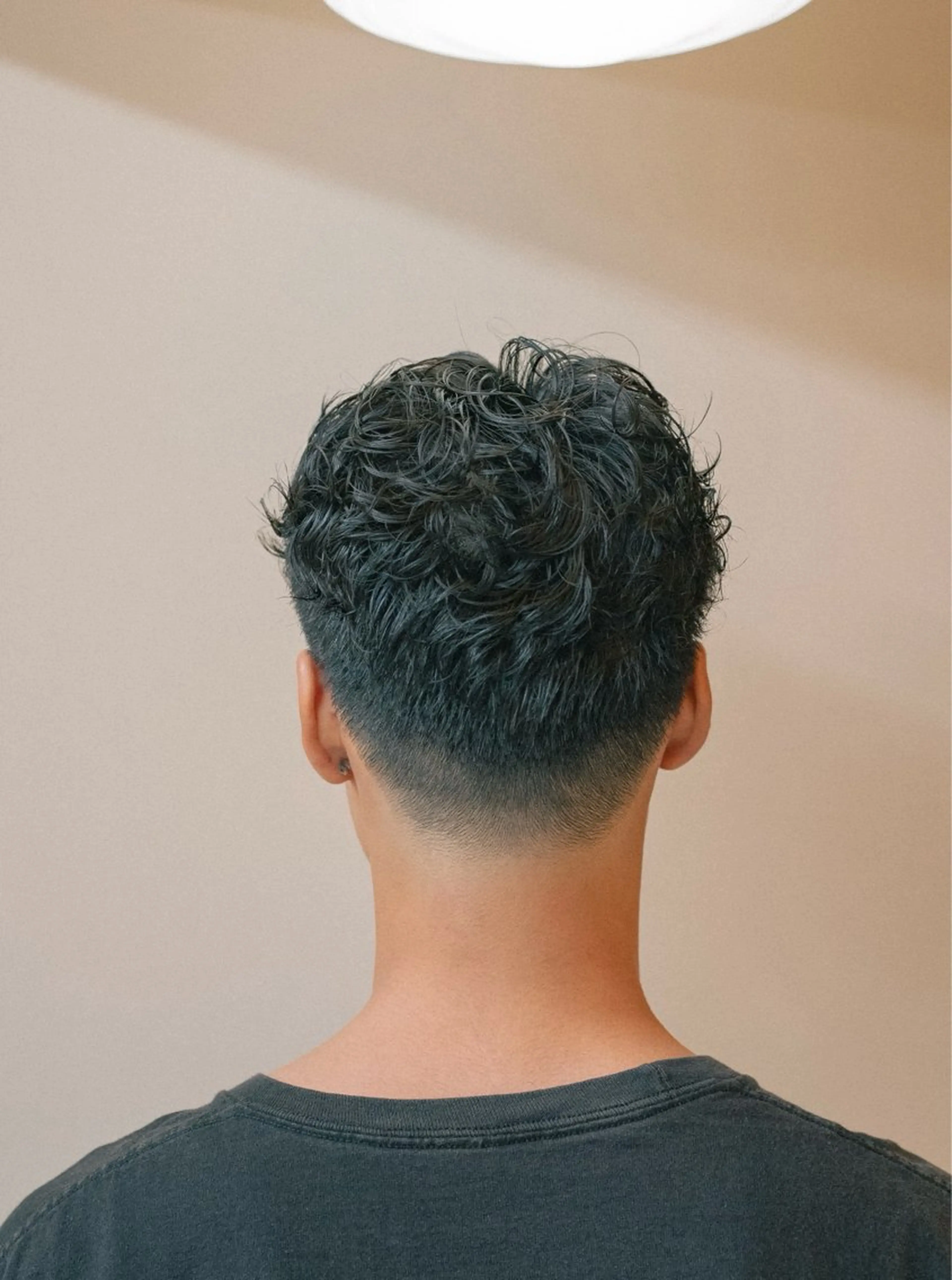 ショート カラー パーマ メンズ センターパート カット パーマ 🔗メンズサロン🔗 Kieのヘアスタイル
