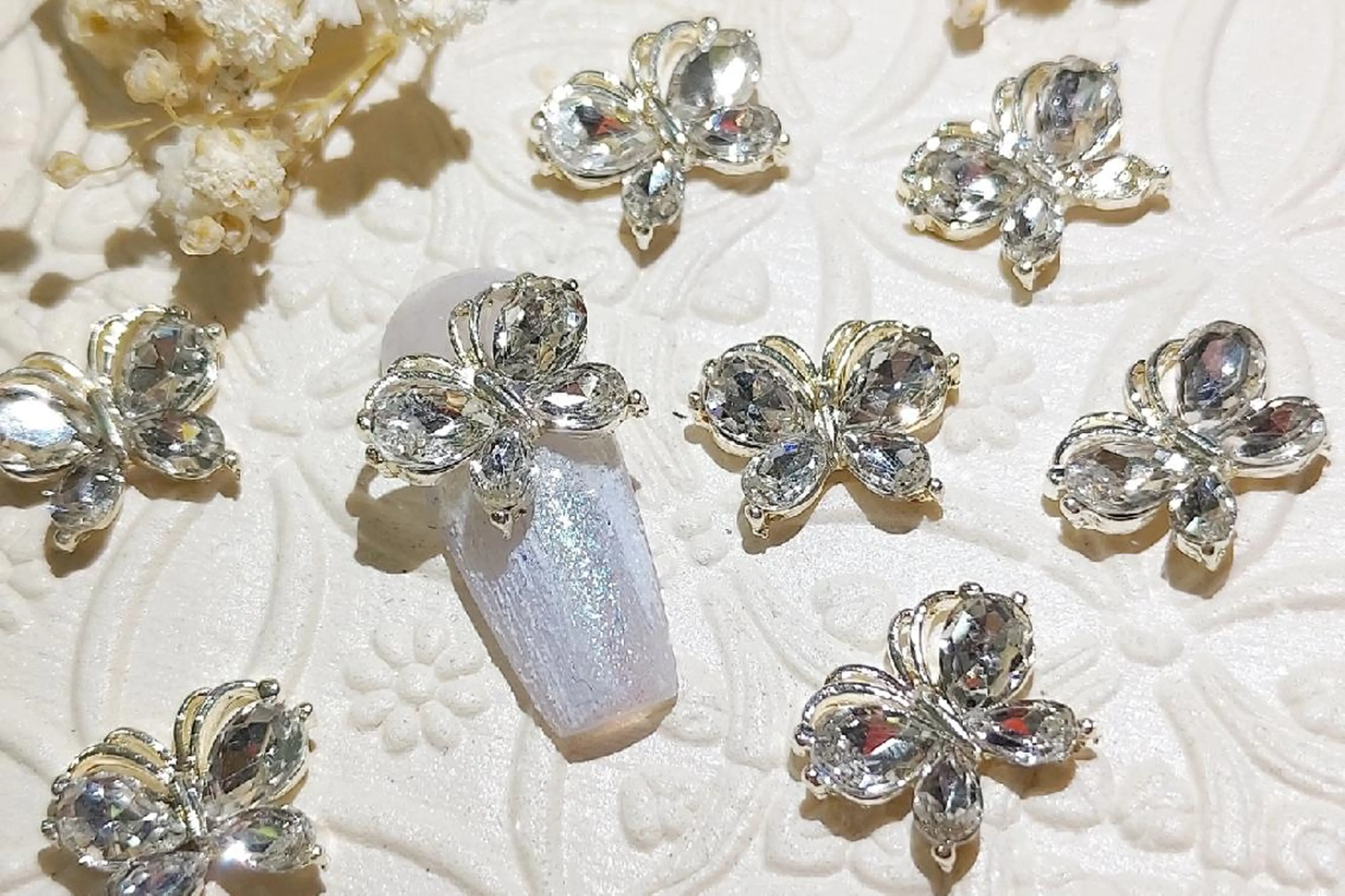 ミディアム ネイル フィルイン・深爪矯正 長さ出し・リラク

のネイルデザイン