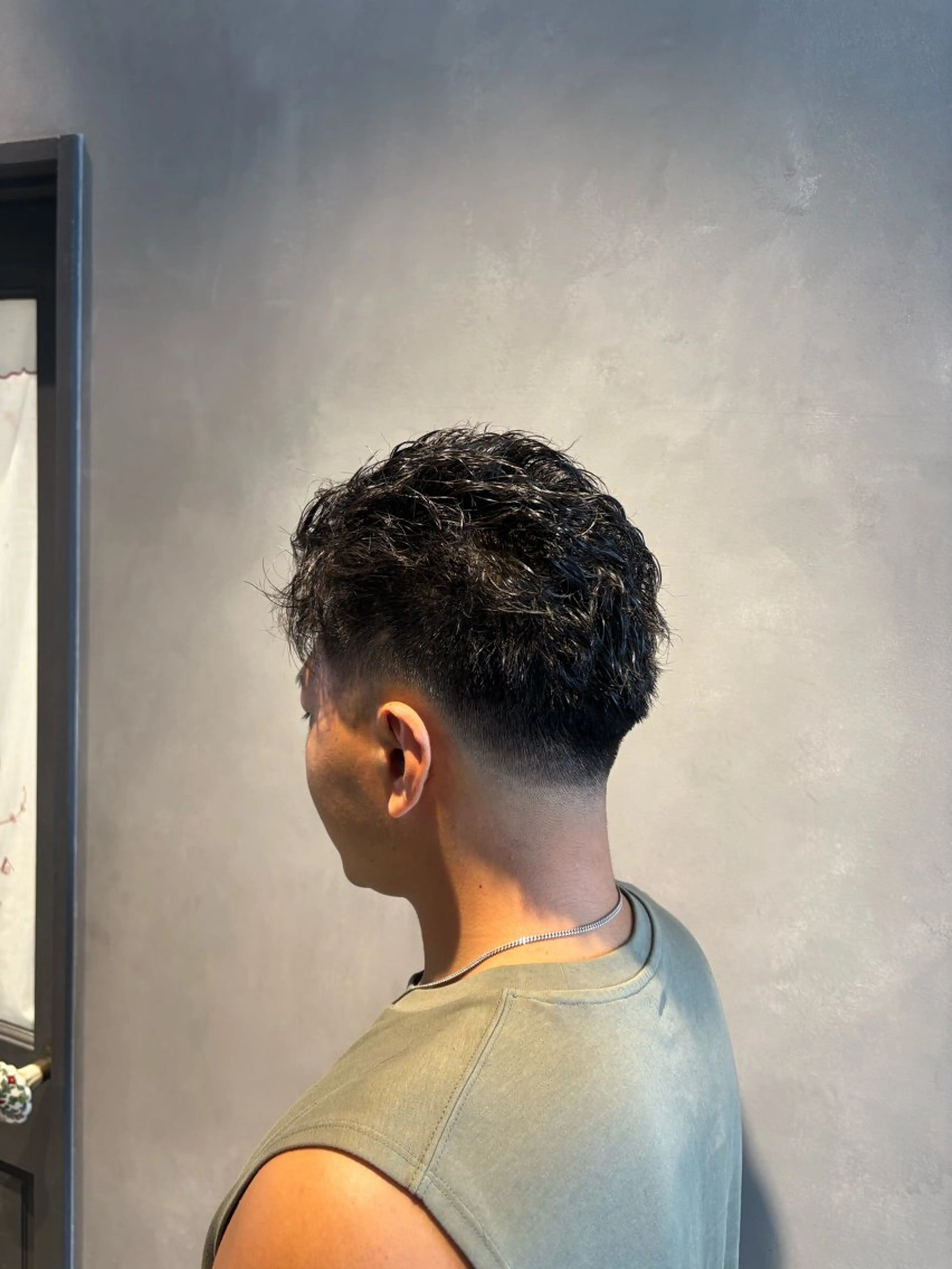 ショート パーマ メンズ フェードカット メンズパーマ メンズショート ショートヘア 10〜30代垢抜けメ ンズ特化/入沢花音の眉毛・アイブロウイメージ