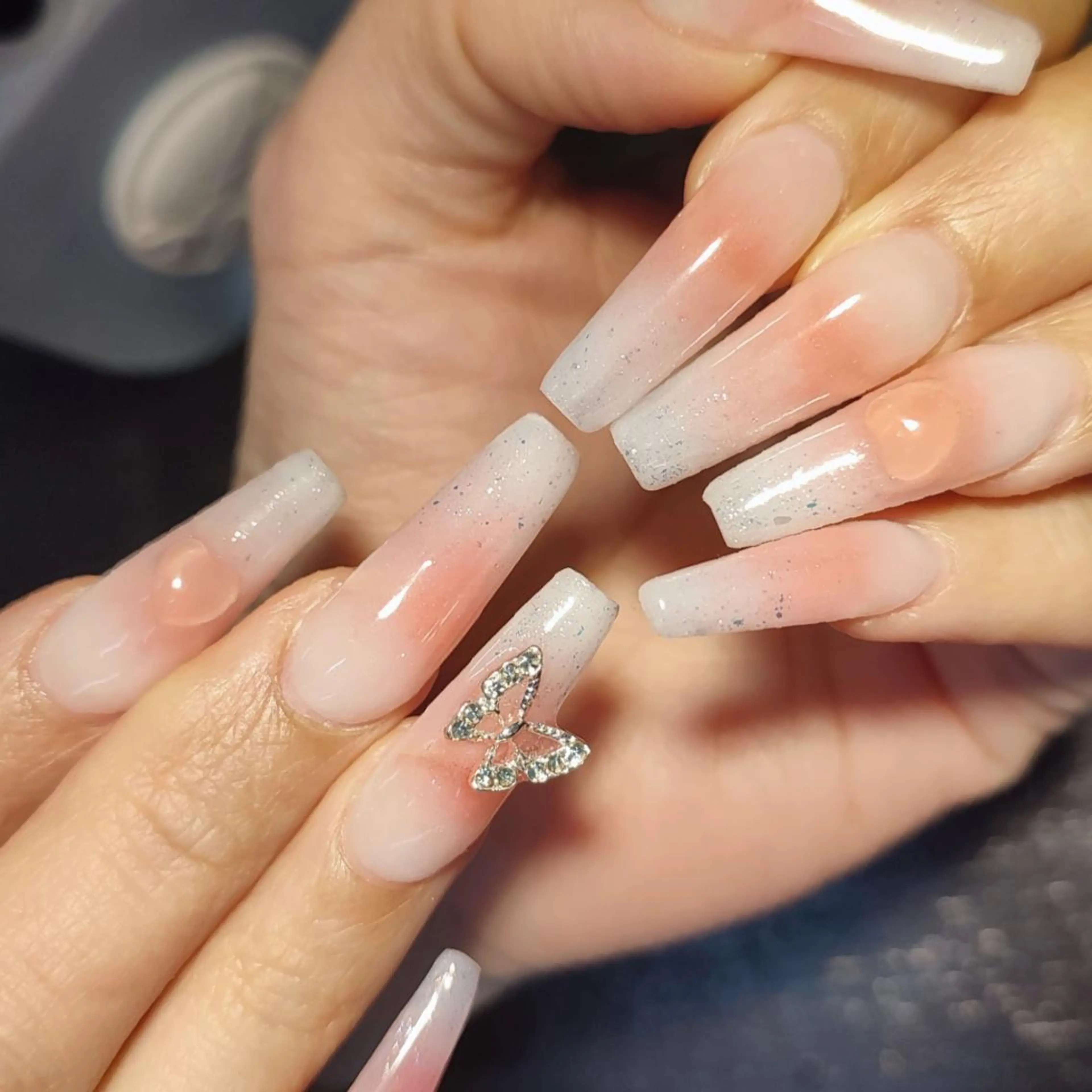 ネイル ハンドネイル RUNWAY 　　の眉毛・アイブロウイメージ