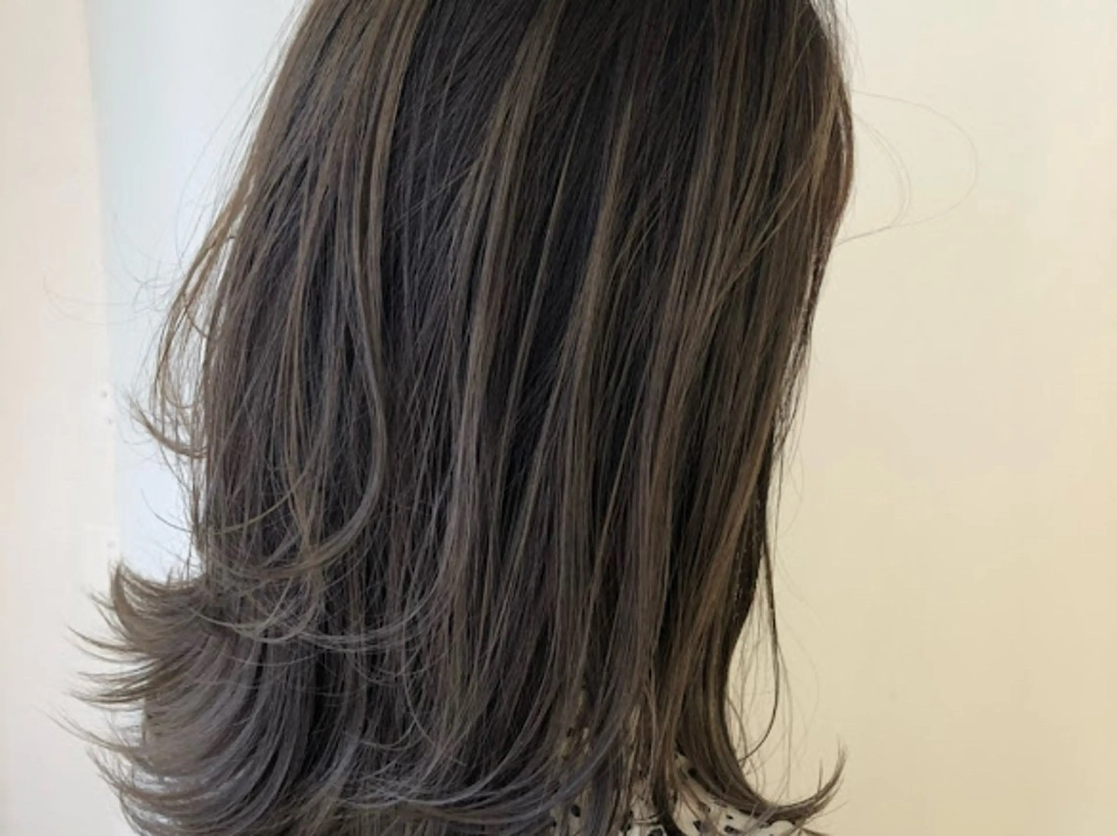 カラー 山田 実紅のヘアスタイル