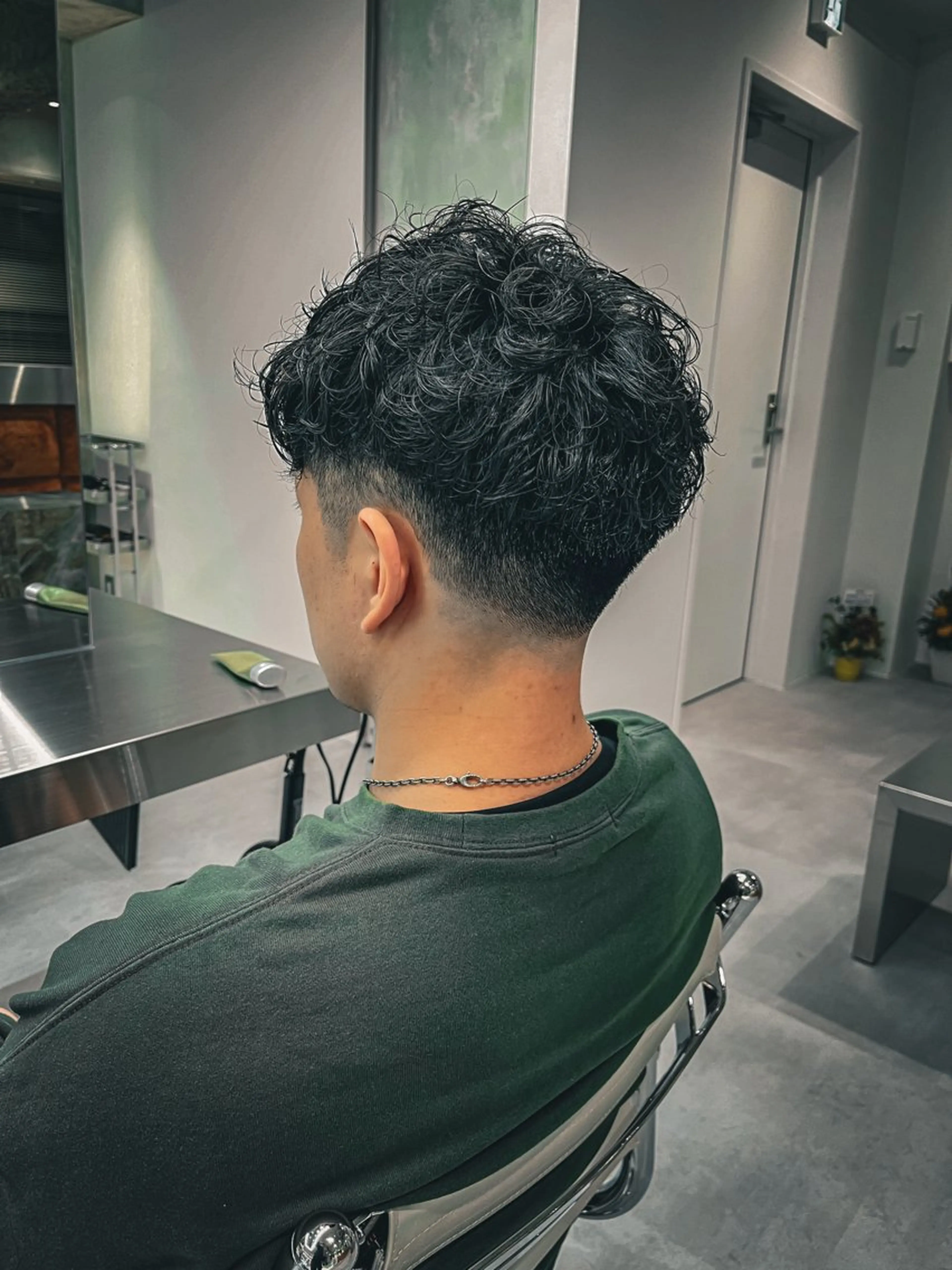 ショート ⚡メンズパーマフ ェードカットTomyのヘアスタイル