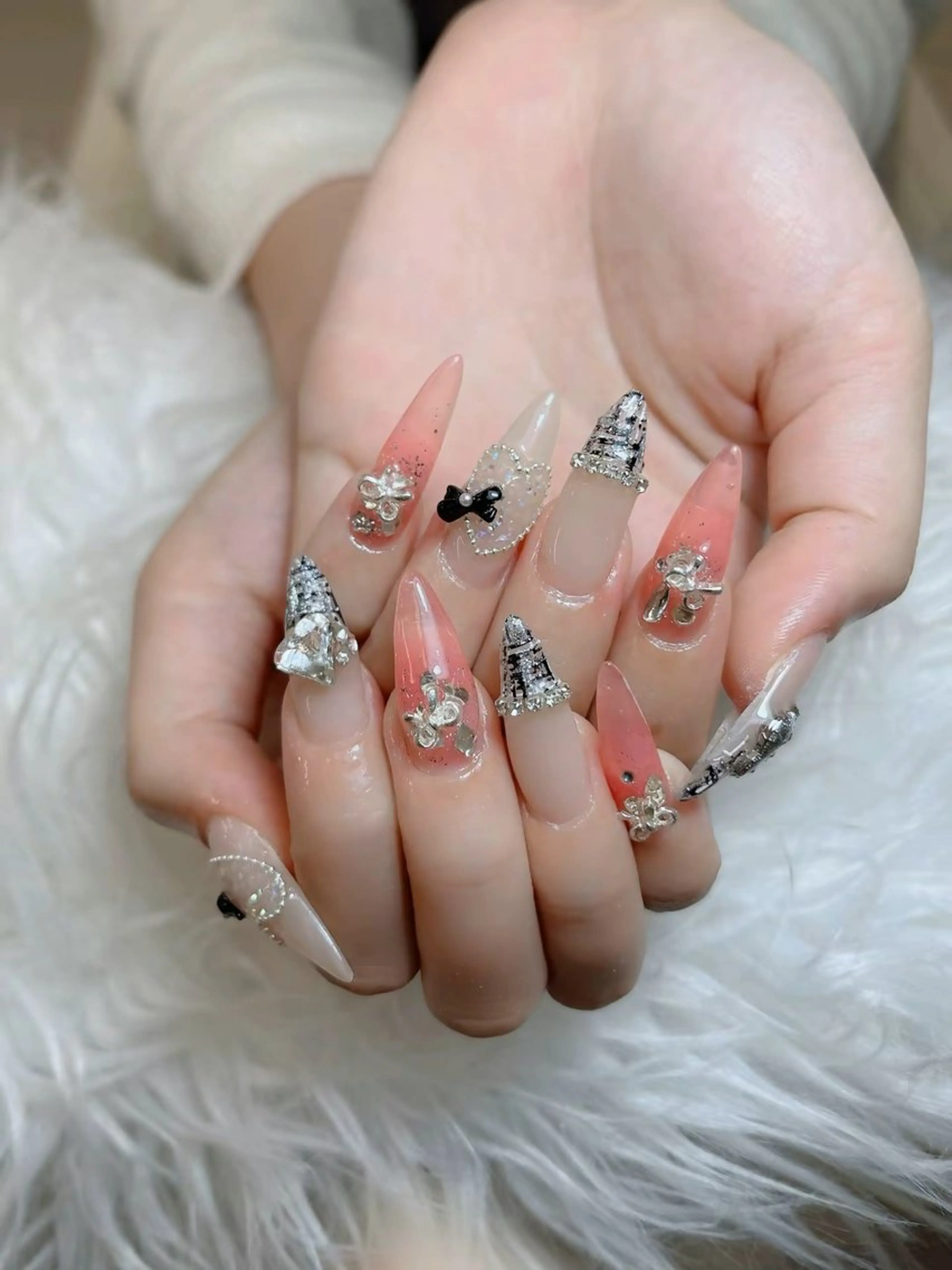 ネイル チークネイル フレンチネイル グラデーション キラキラネイル 韓国ネイル HIKARI HANA NAIL所属・HIKARIHANA NAILのネイルデザイン