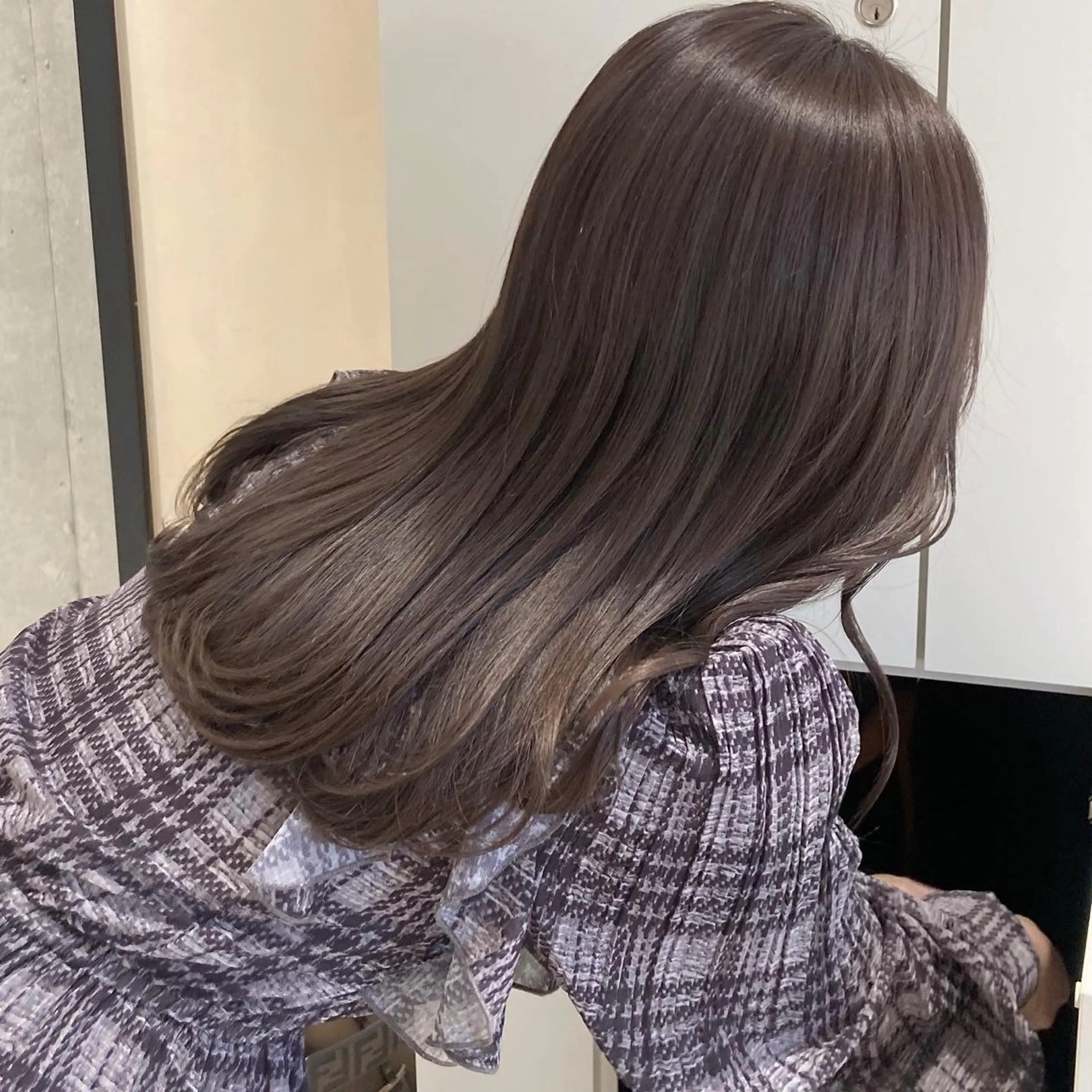 ミディアム カラー グレージュ MURANAKA RYOのヘアスタイル
