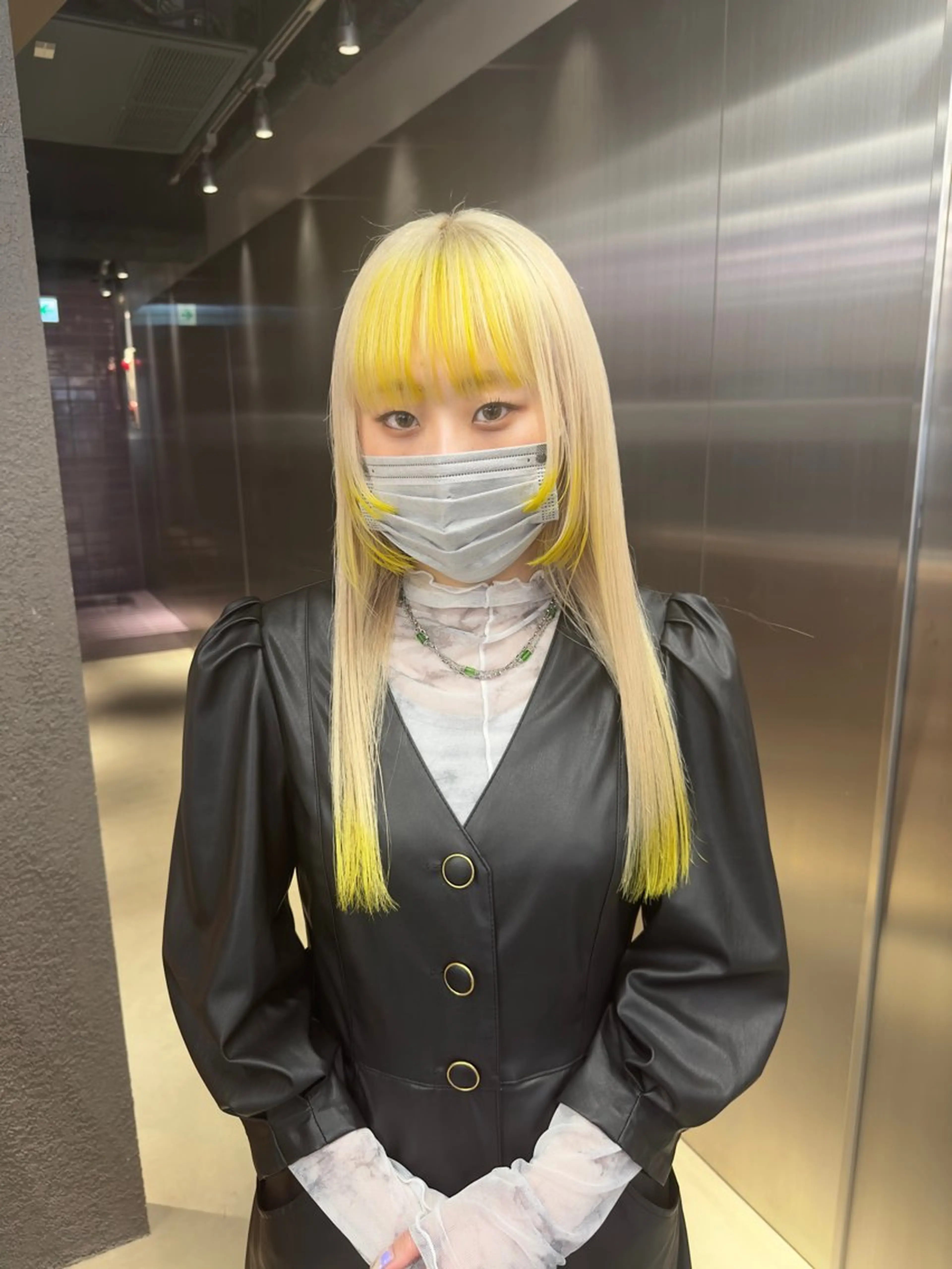 ロング カラー ブロンド ホワイトブロンド イエローカラー カット ヘアカラー トリートメント 鈴木/ニュアンス パーマ/メンズのヘアスタイル