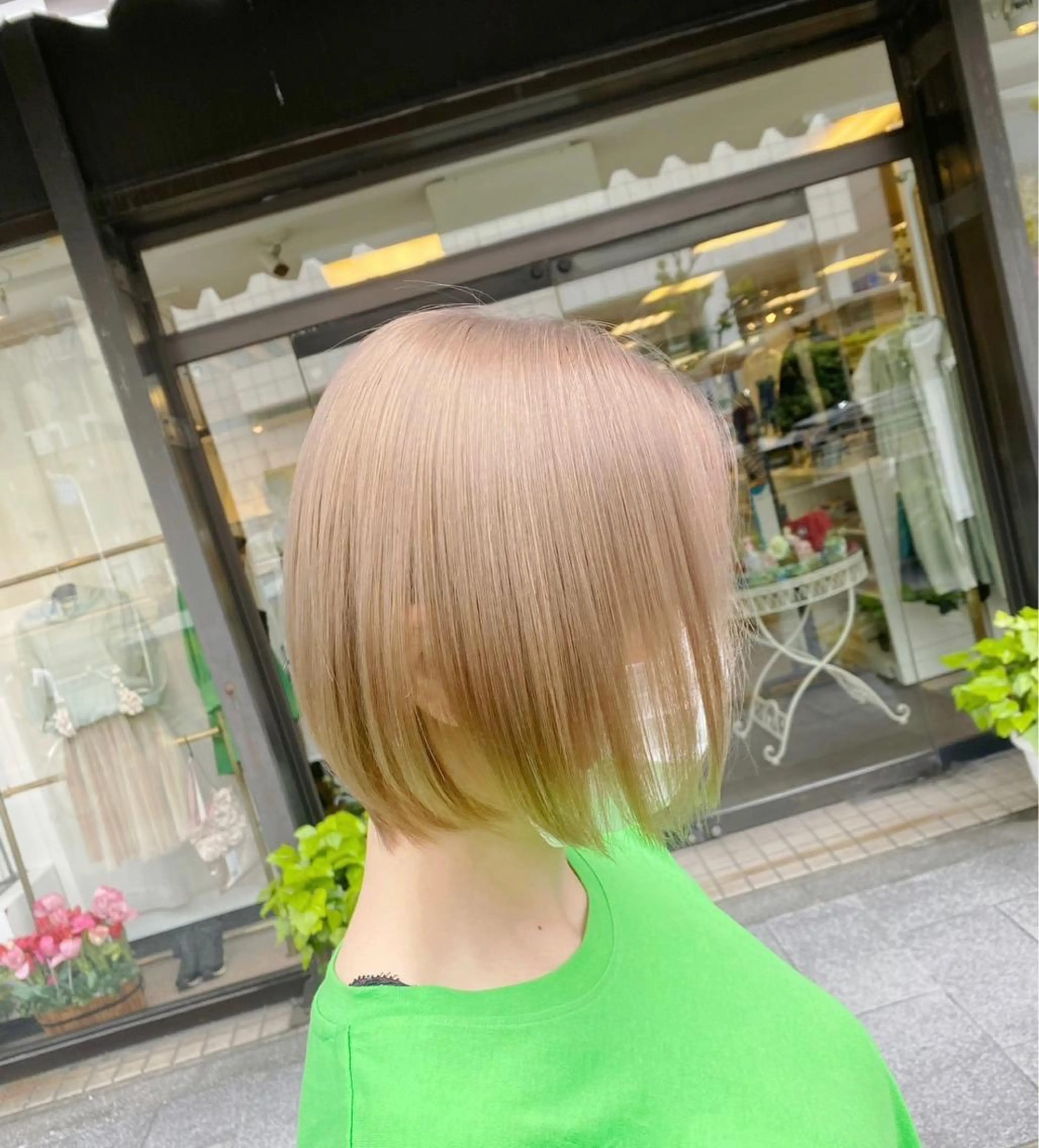 ショート カラー ベージュカラー ミルクティーベージュ カット ヘアカラー トリートメント ROBIN所属・指名数No.1 /NAOYAのヘアスタイル