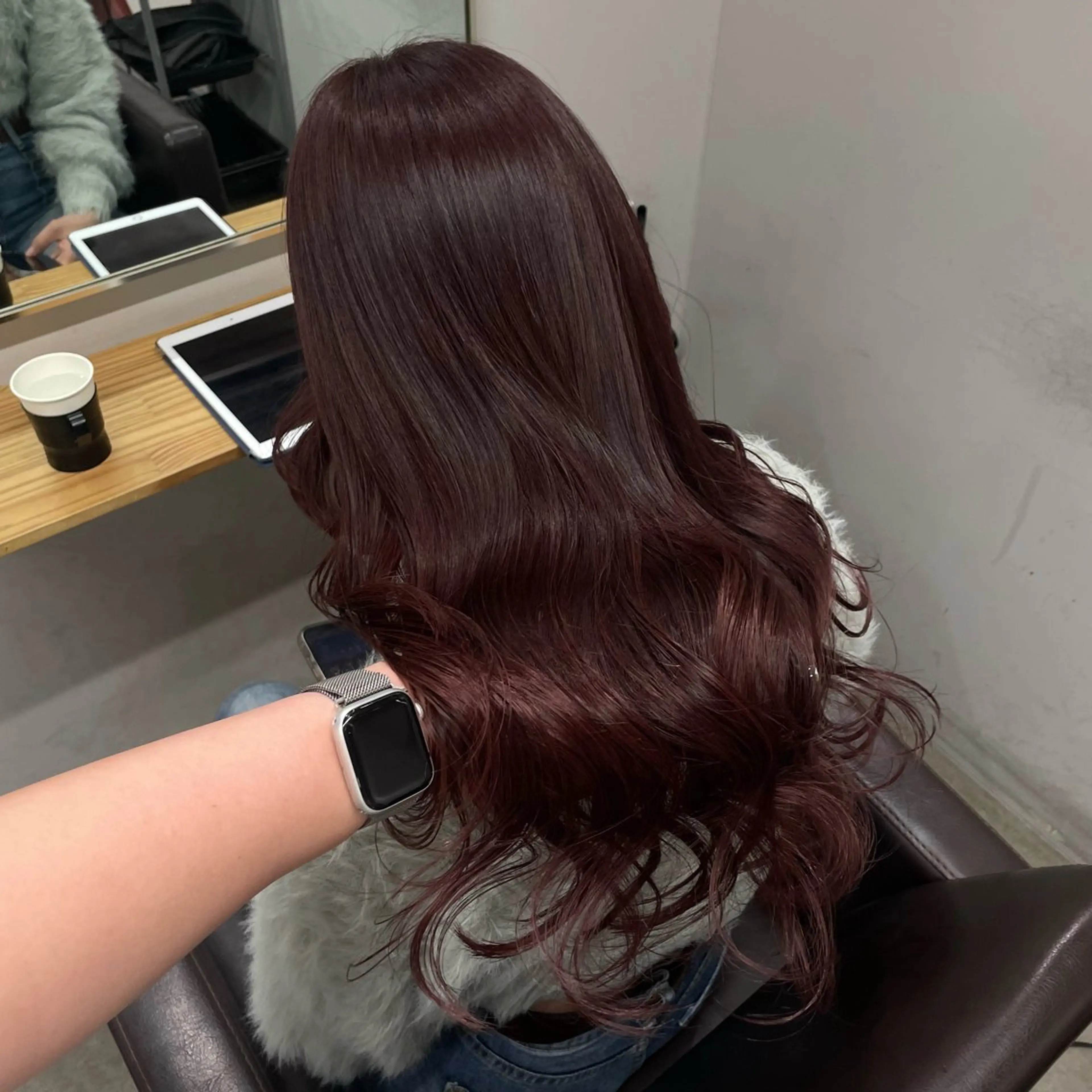 ロング カラー ボルドーカラー ヘアカラー トリートメント REINA ISHIDOのヘアスタイル