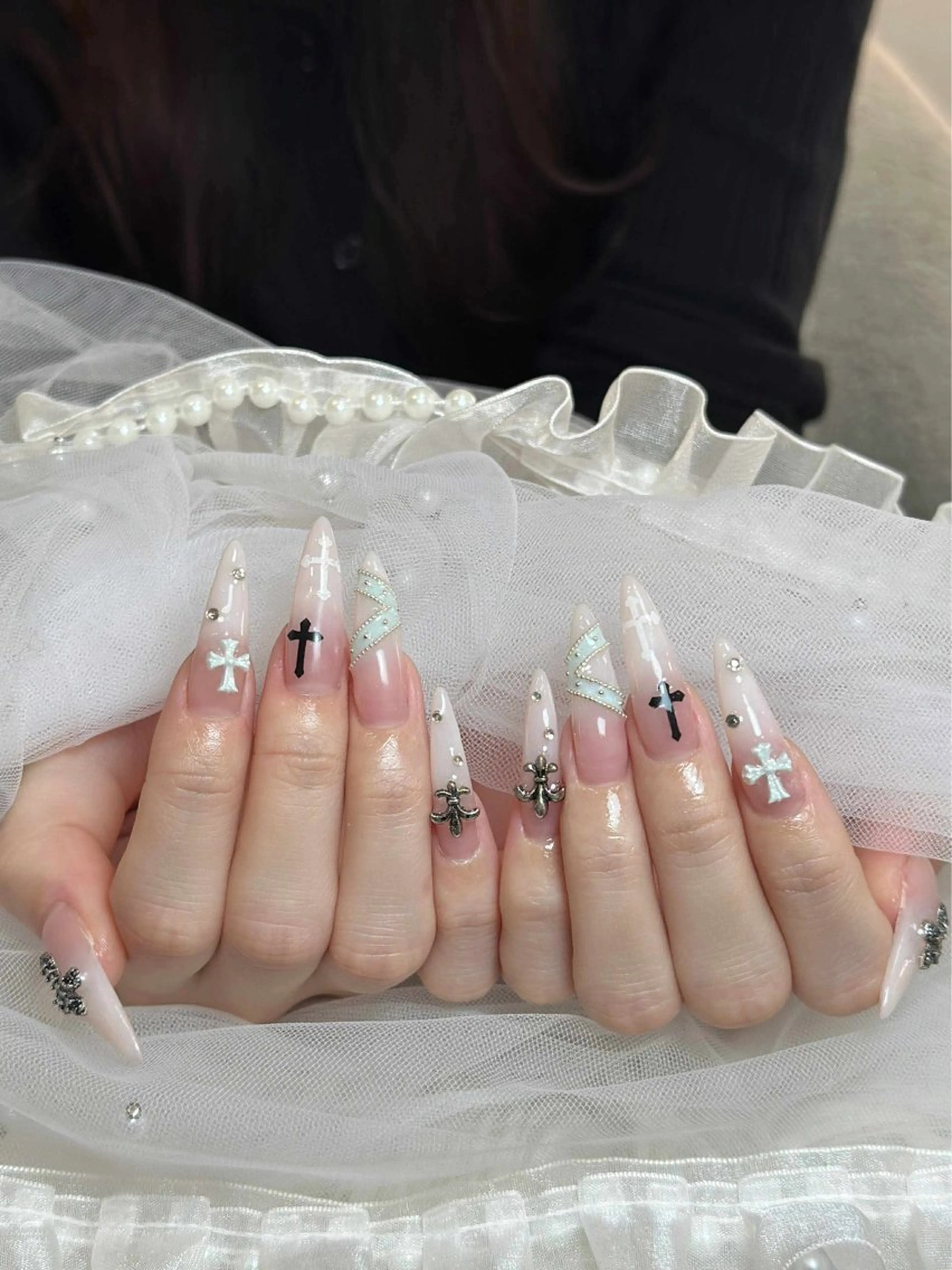 ネイル オーロラネイル ボルドー ブラウン 氷ネイル・うるうるネイル キラキラネイル Julli NailStudioのネイルデザイン