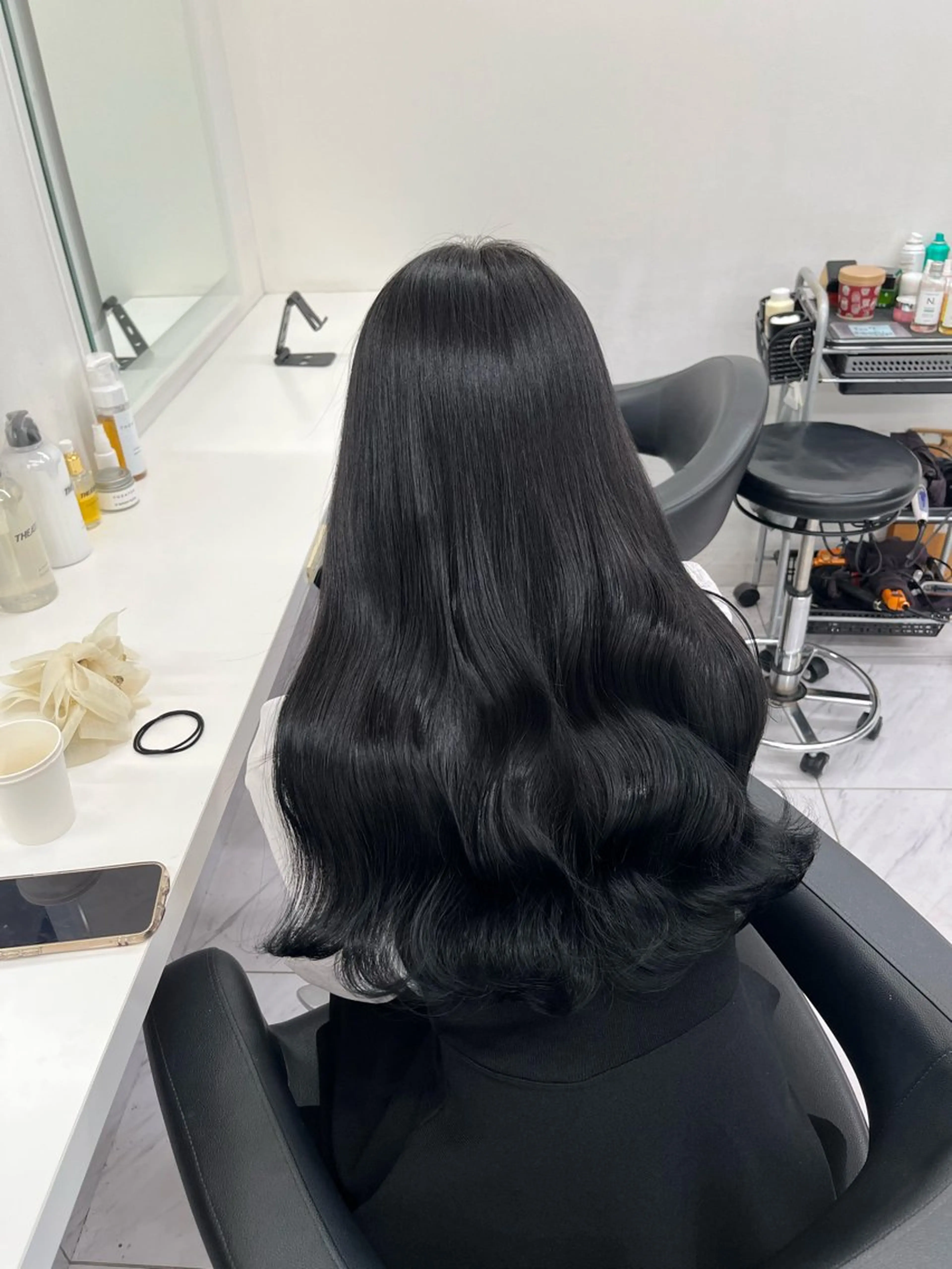 セミロング 寒色＆ブリーチ特化 寒色MiOのヘアスタイル