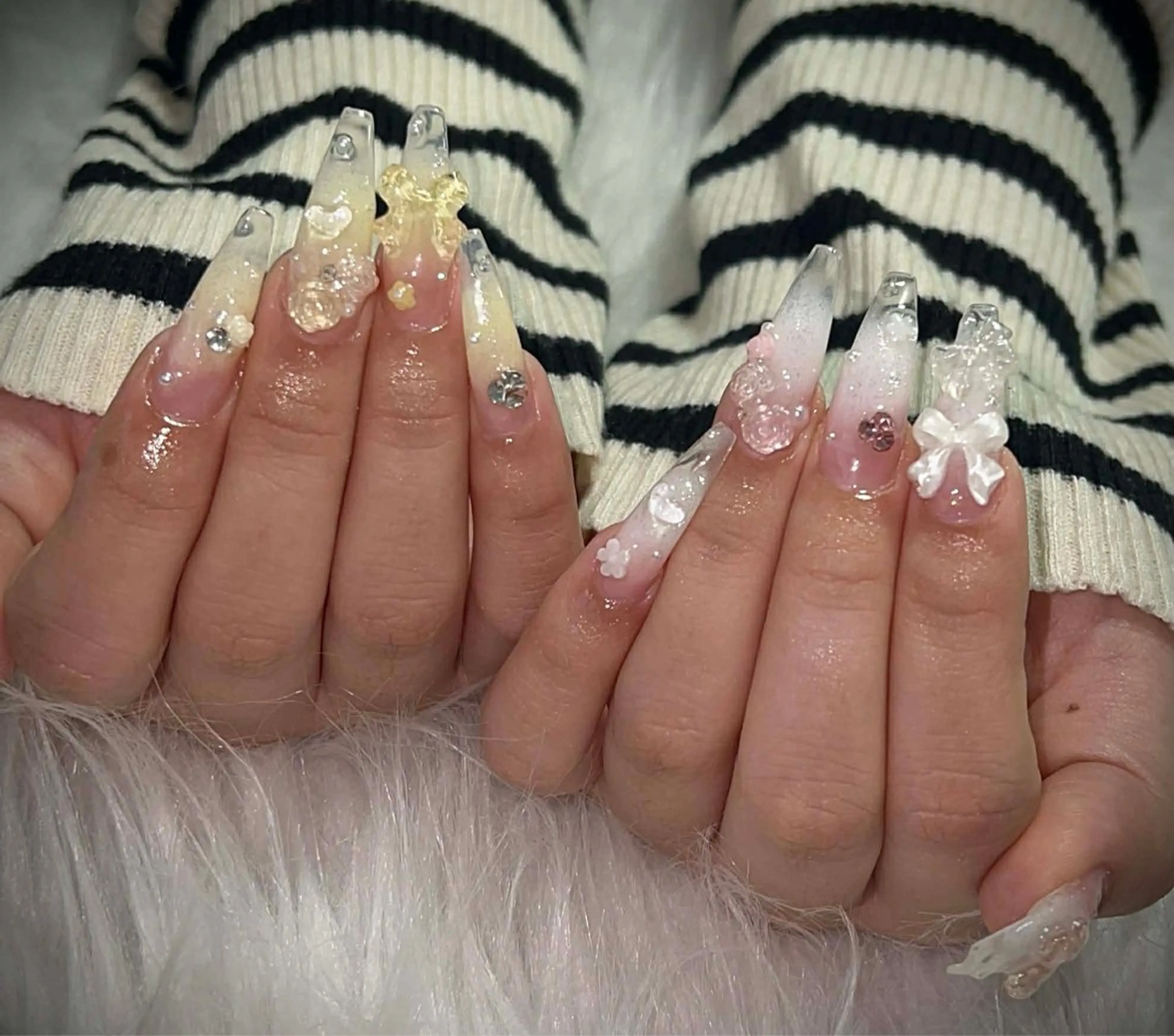 ネイル オーロラネイル クリアネイル 成人式 フラッシュネイル ジェルネイル ハンドネイル Amee Nail Salonのネイルデザイン