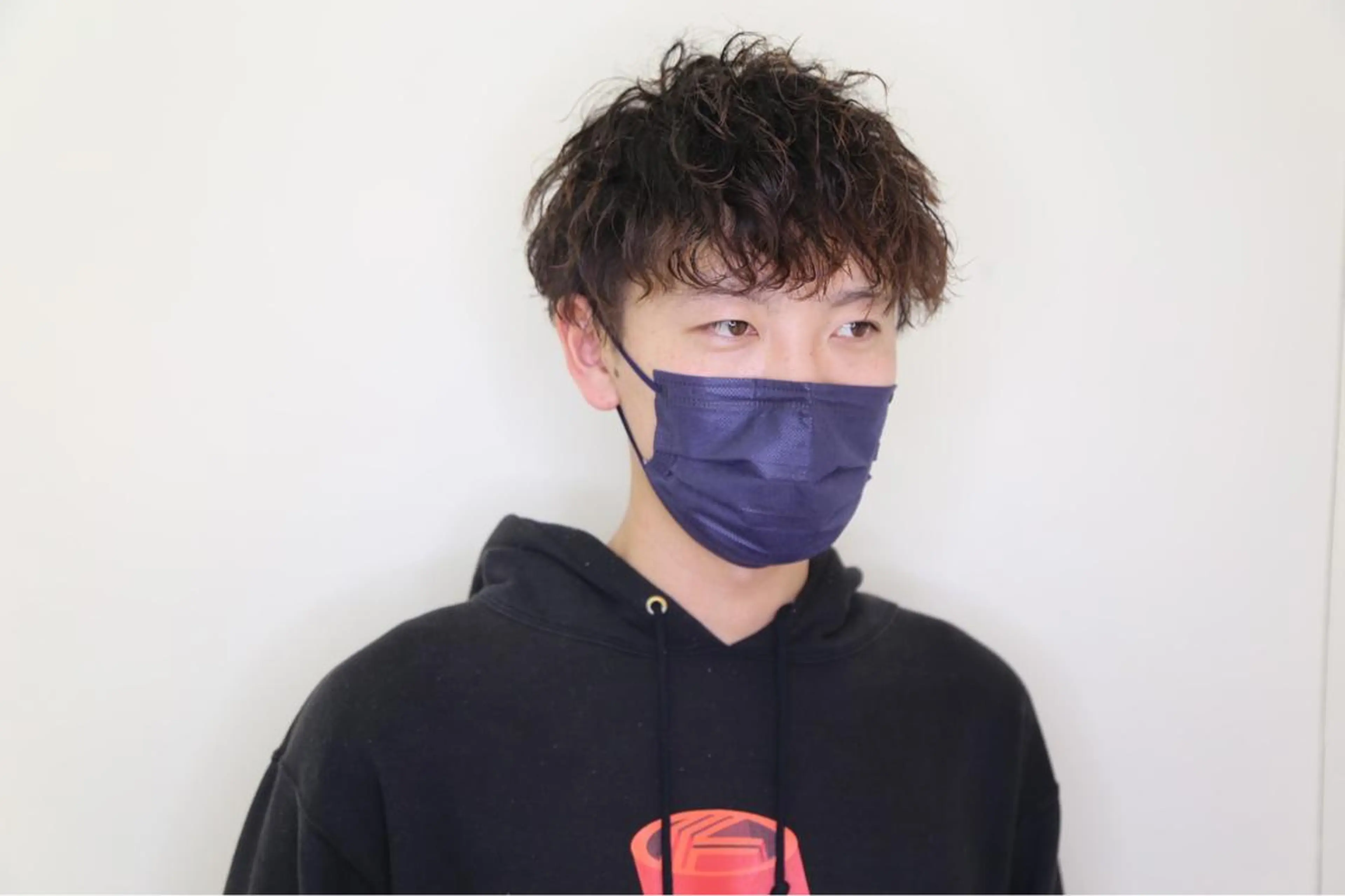 ショート パーマ メンズ マッシュ メンズパーマ 刈り上げ 波巻きパーマ パーマ 石倉 真のヘアスタイル