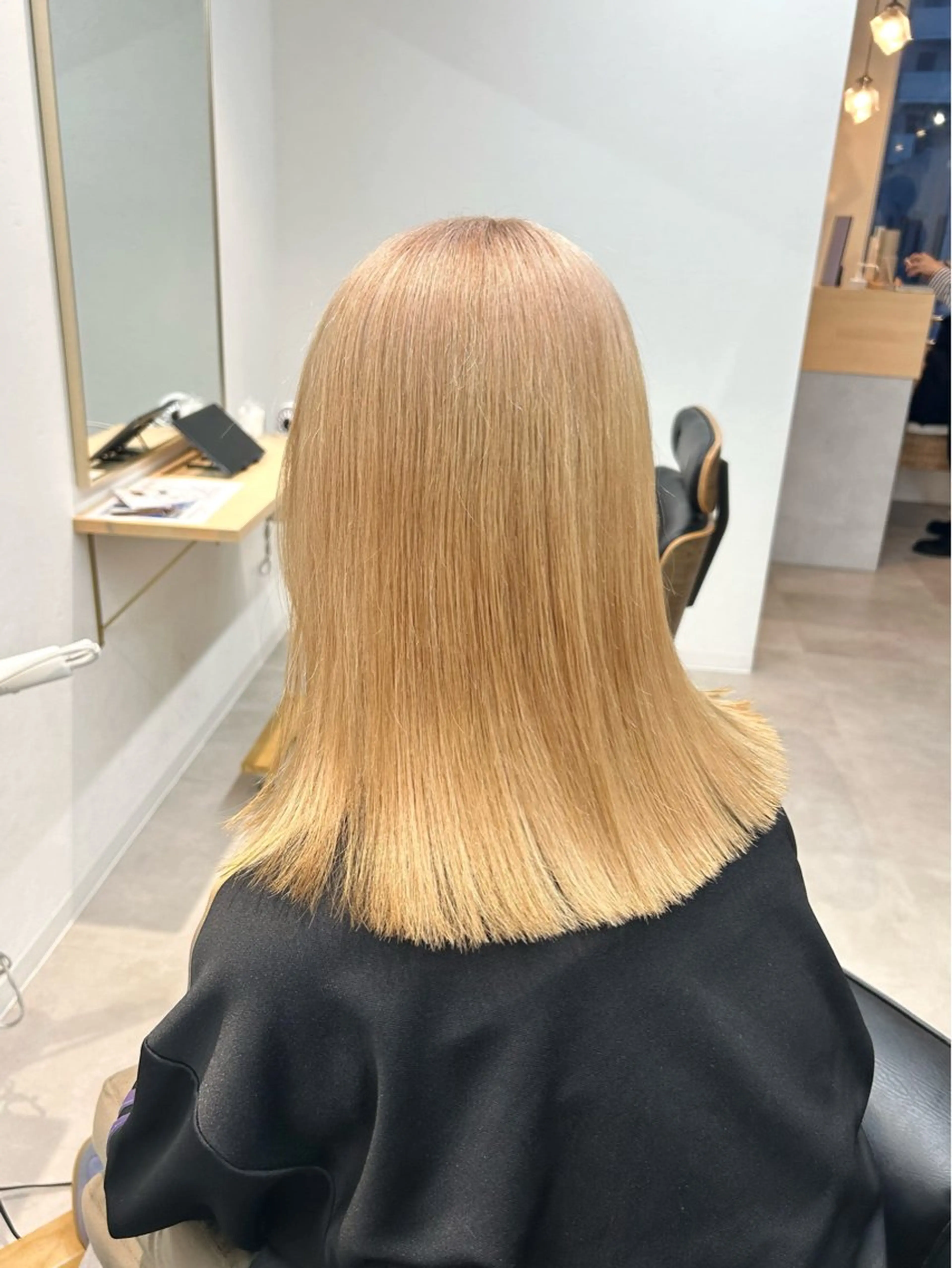 セミロング カラー ブロンド 艶カラー/レイヤー/ ハイトーン/まなみのヘアスタイル