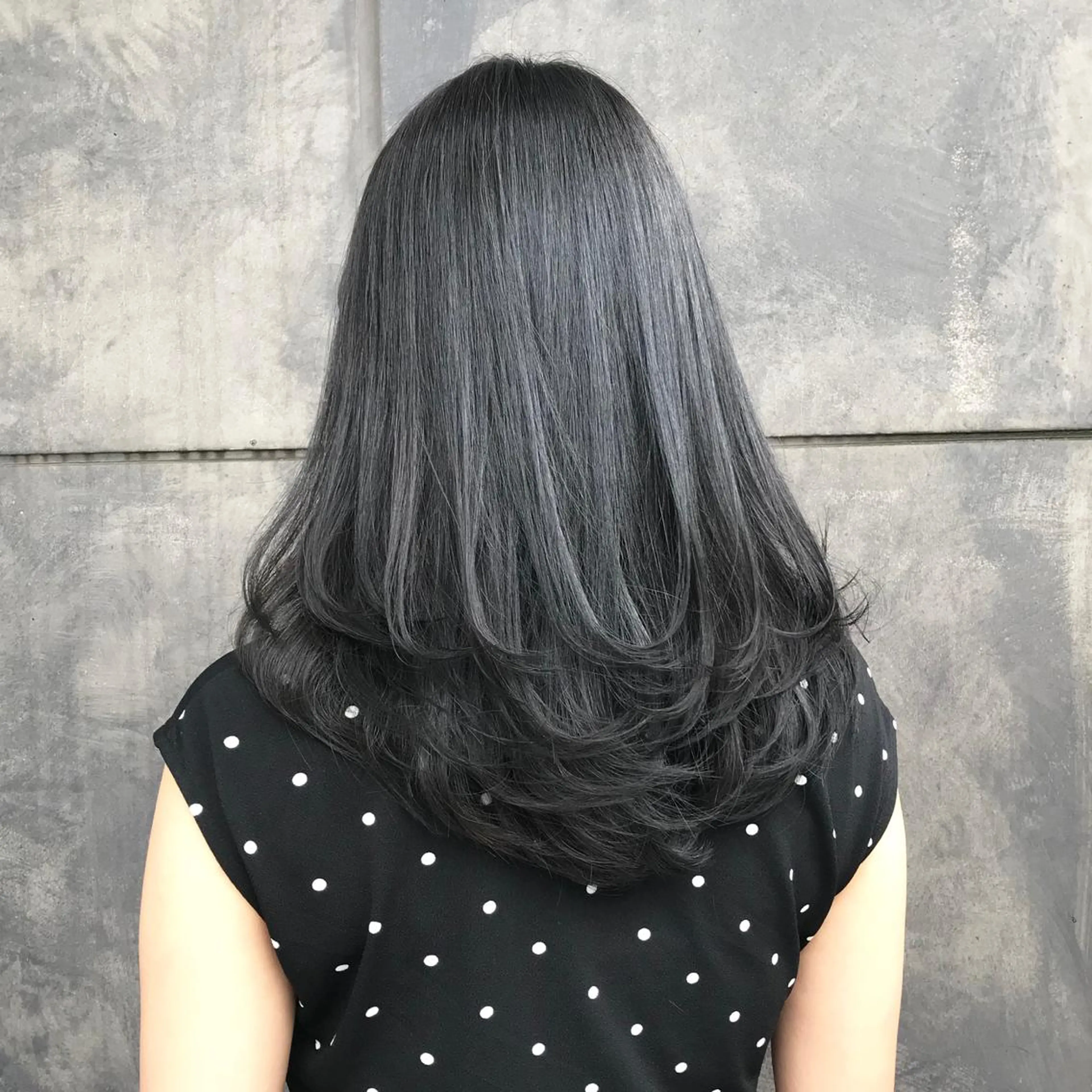 セミロング カラー 黒髪 ブルーカラー ブルーブラック タンバルモリ ヨシンモリ K-POP好き美容師 🇰🇷Kai.Yのヘアスタイル