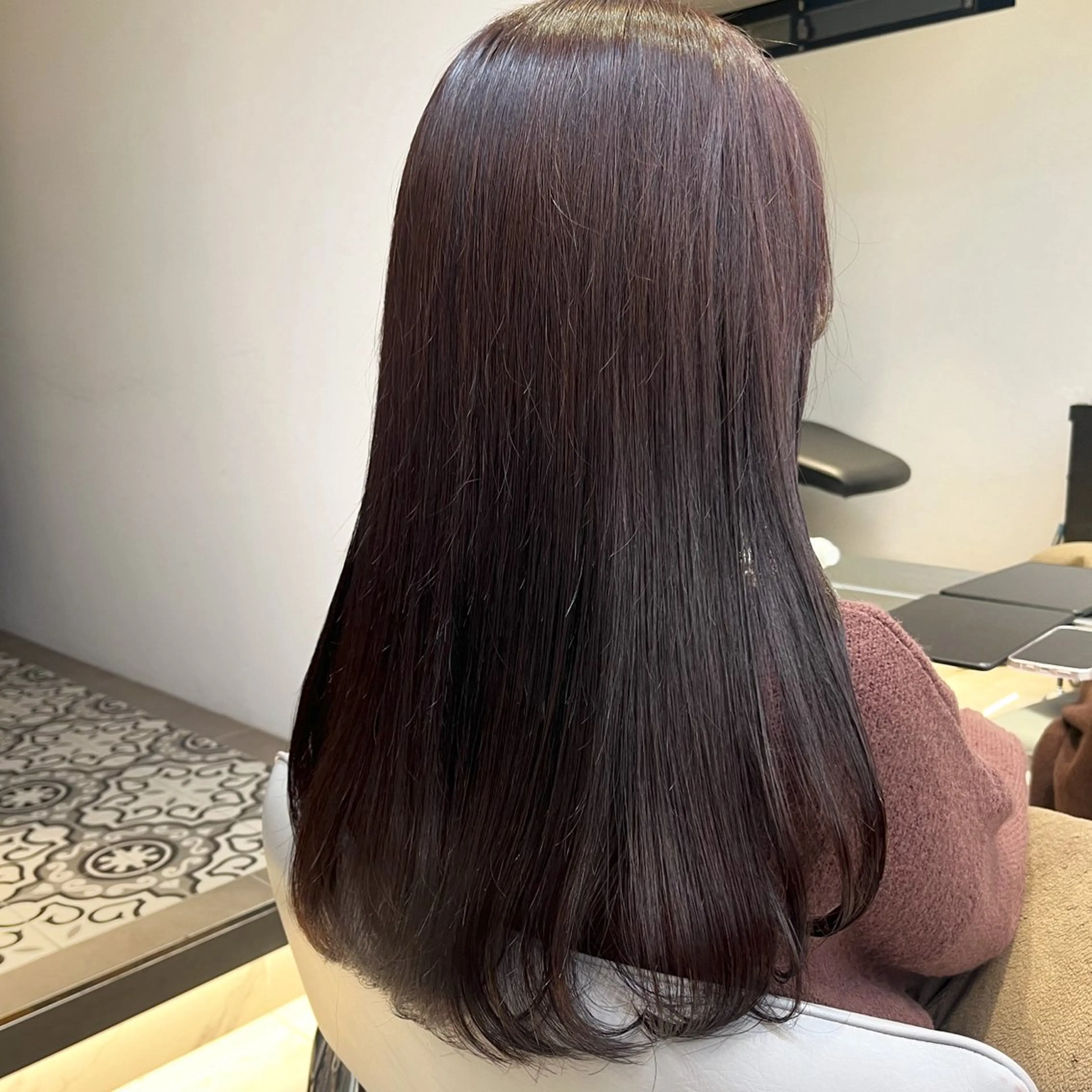 ロング カラー ボルドーカラー ブラウンカラー カシス ピンクカラー ピンクブラウン ヘアカラー トリートメント ヘッドスパ ヘアセット カジュアルを女っぽく 𝗮𝘆𝗮𝗰𝗼のヘアスタイル