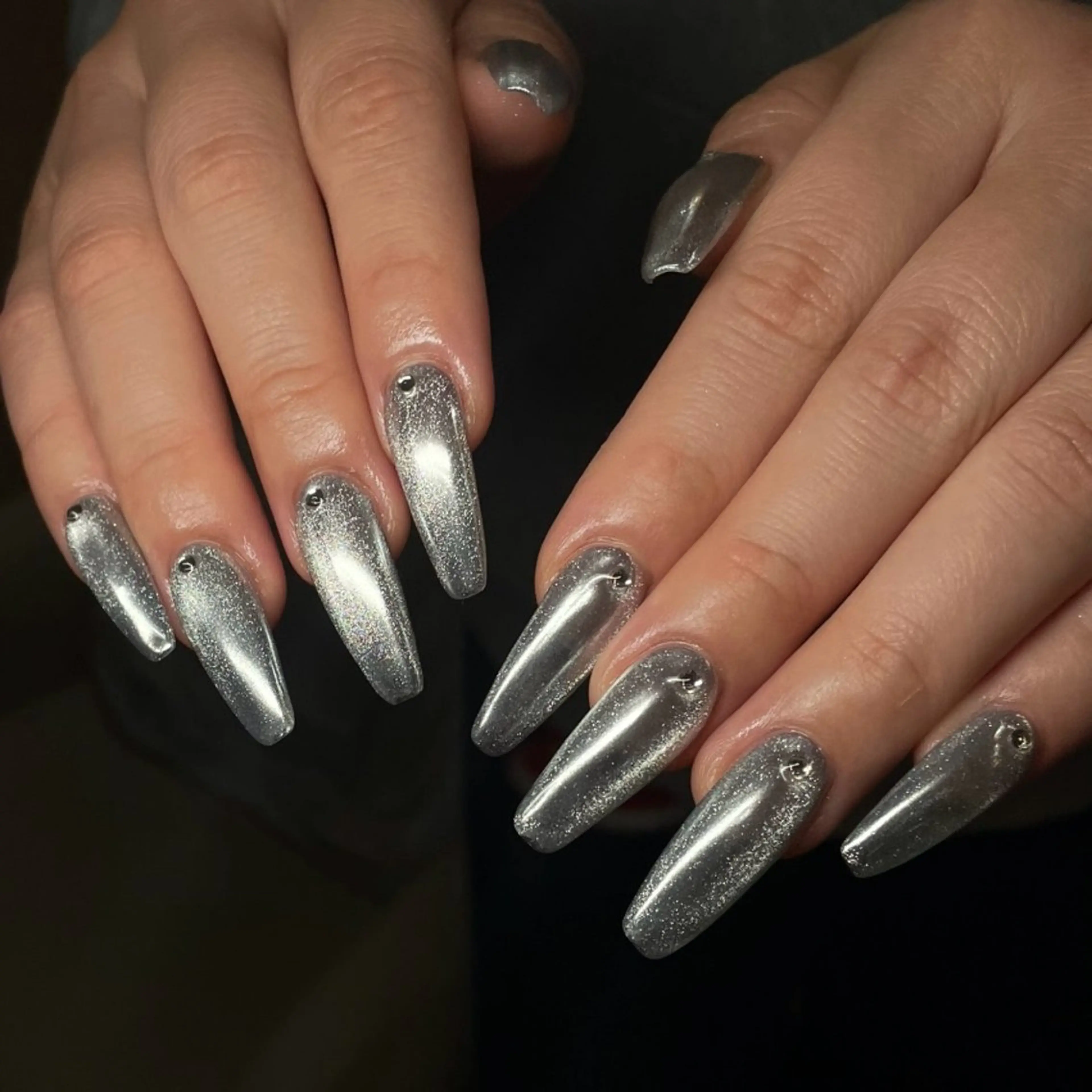 ネイル アートネイル キラキラネイル ミラーネイル ストーンネイル ハンドネイル 🦋hana / nail / AOのネイルデザイン