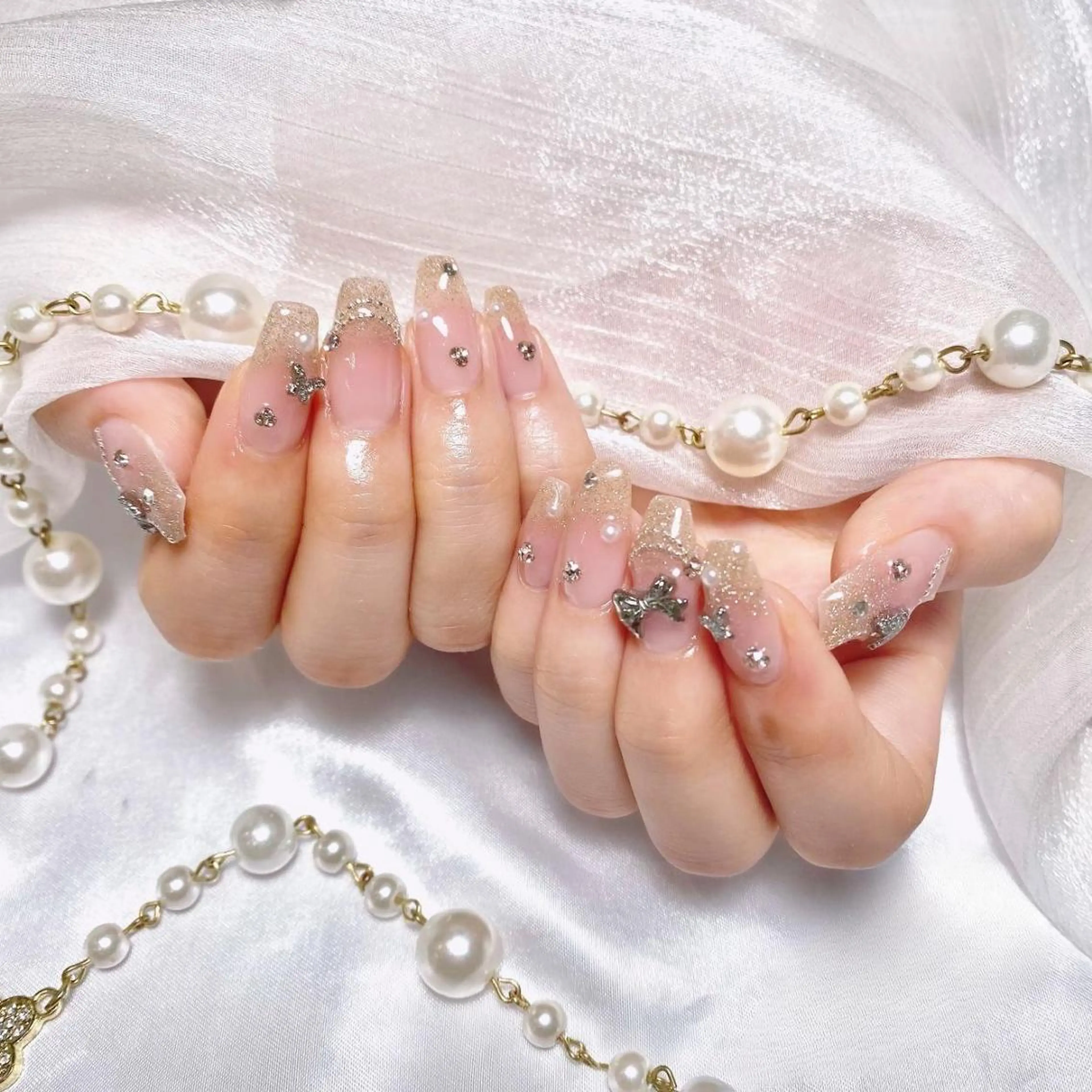 ネイル アートネイル フラッシュネイル フレンチネイル ジェルネイル ガラスフレンチ M2 BEAUTY サロンのネイルデザイン