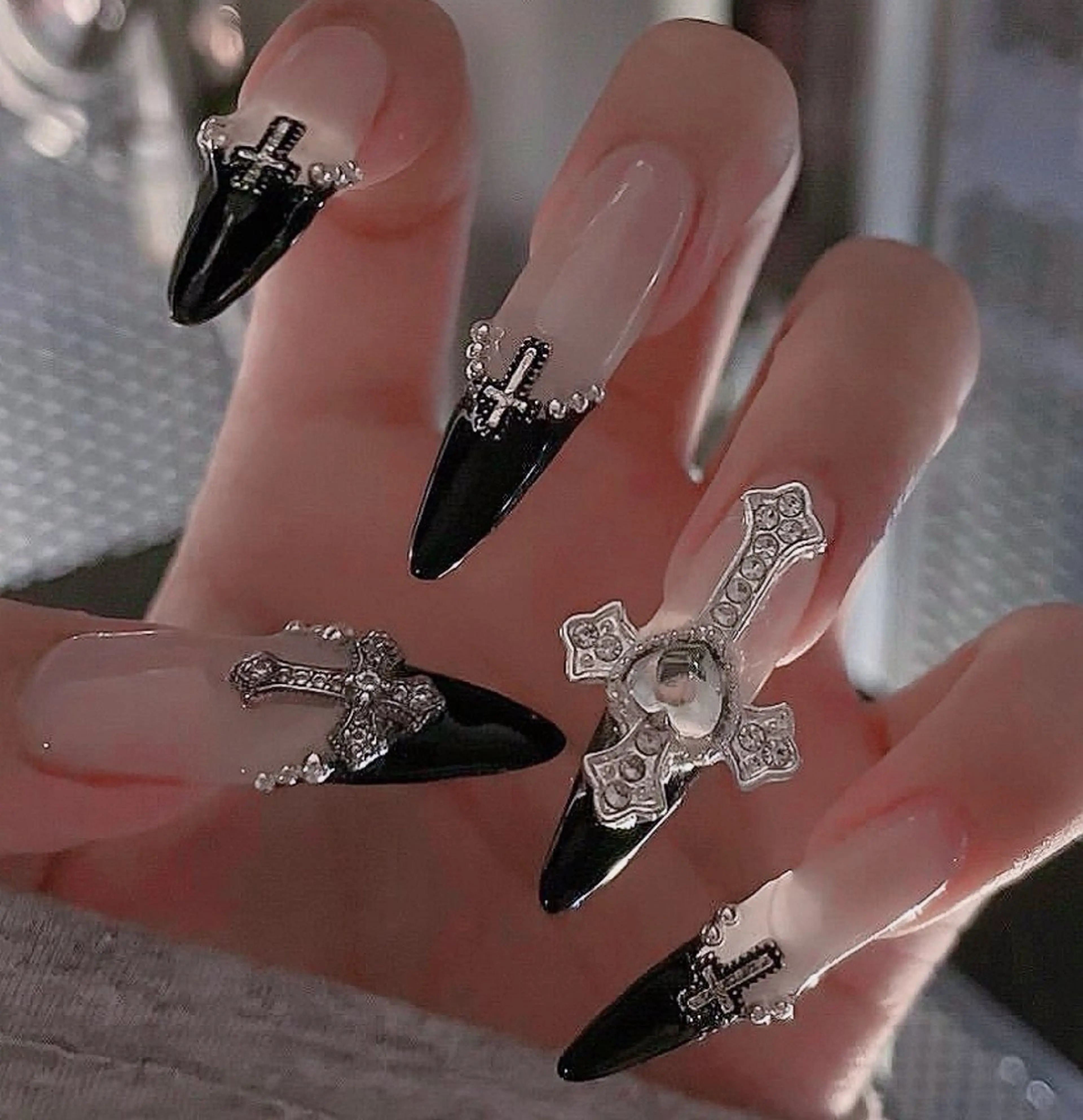 ネイル フレンチネイル ジェルネイル ガラスフレンチ ハロウィン ハート H.baby Nail Salonのネイルデザイン