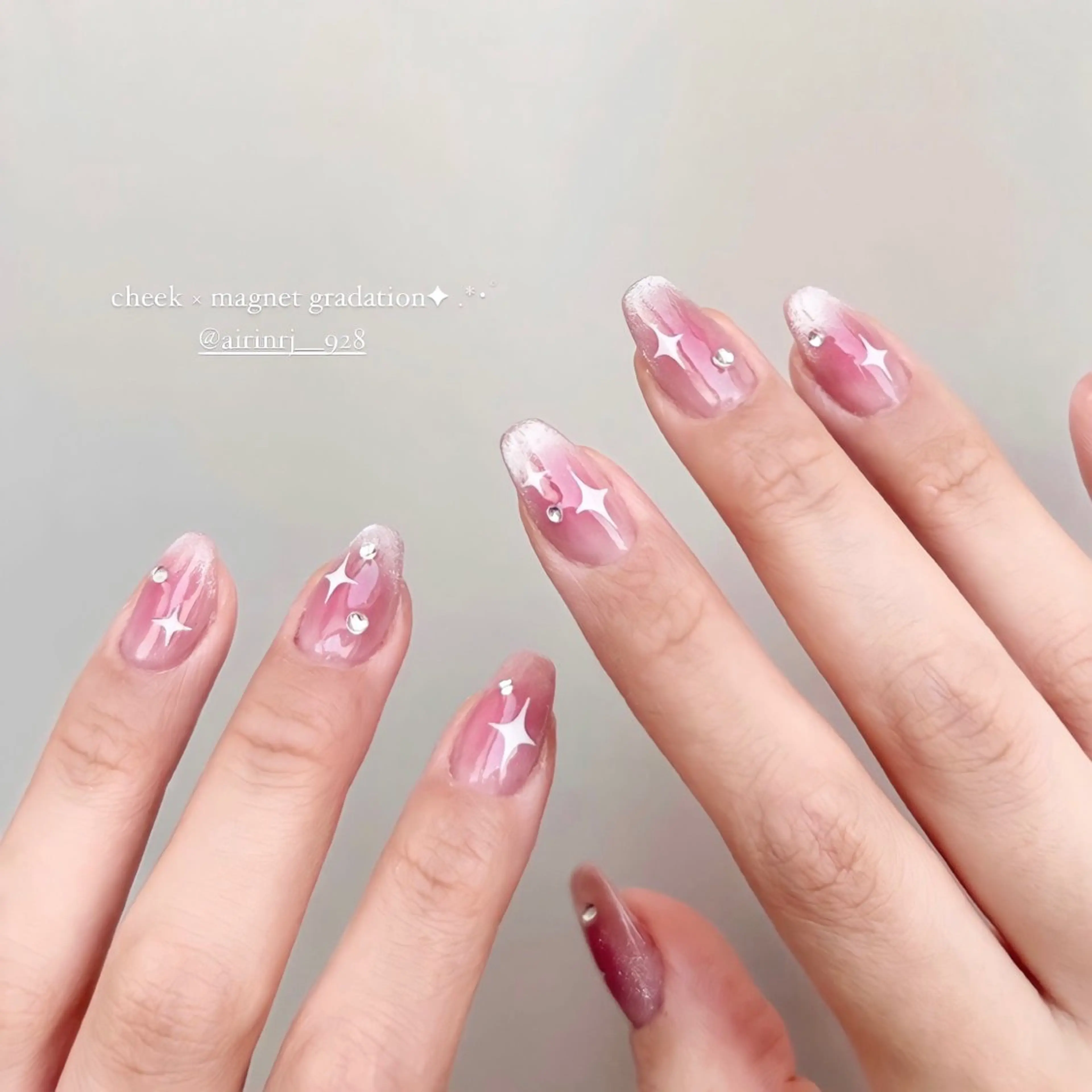 ネイル マグネットネイル ハンドネイル 𝗮𝗶𝗿𝗶 🌙のネイルデザイン
