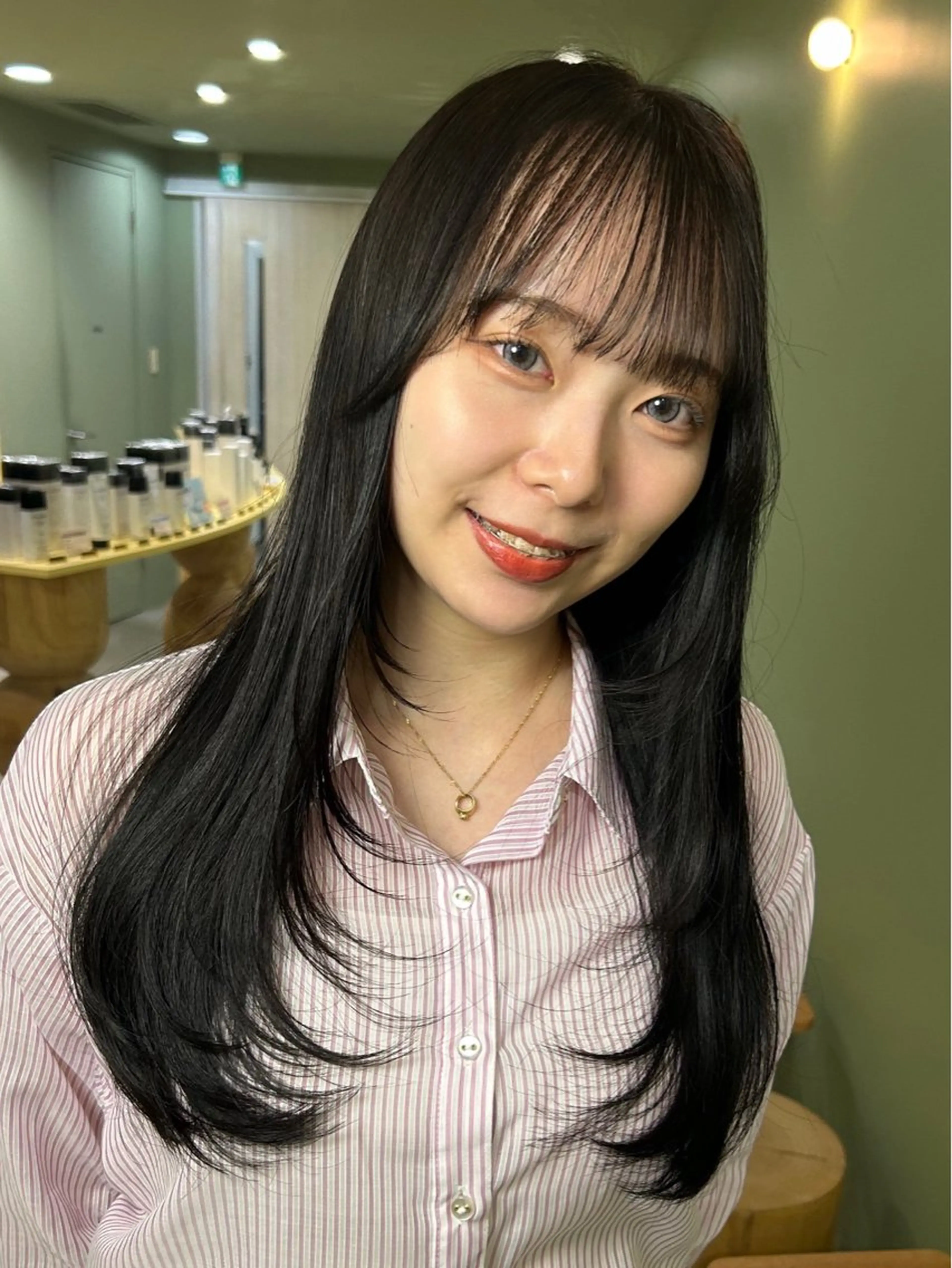 カラー グレージュ 一條 乃亜のヘアスタイル