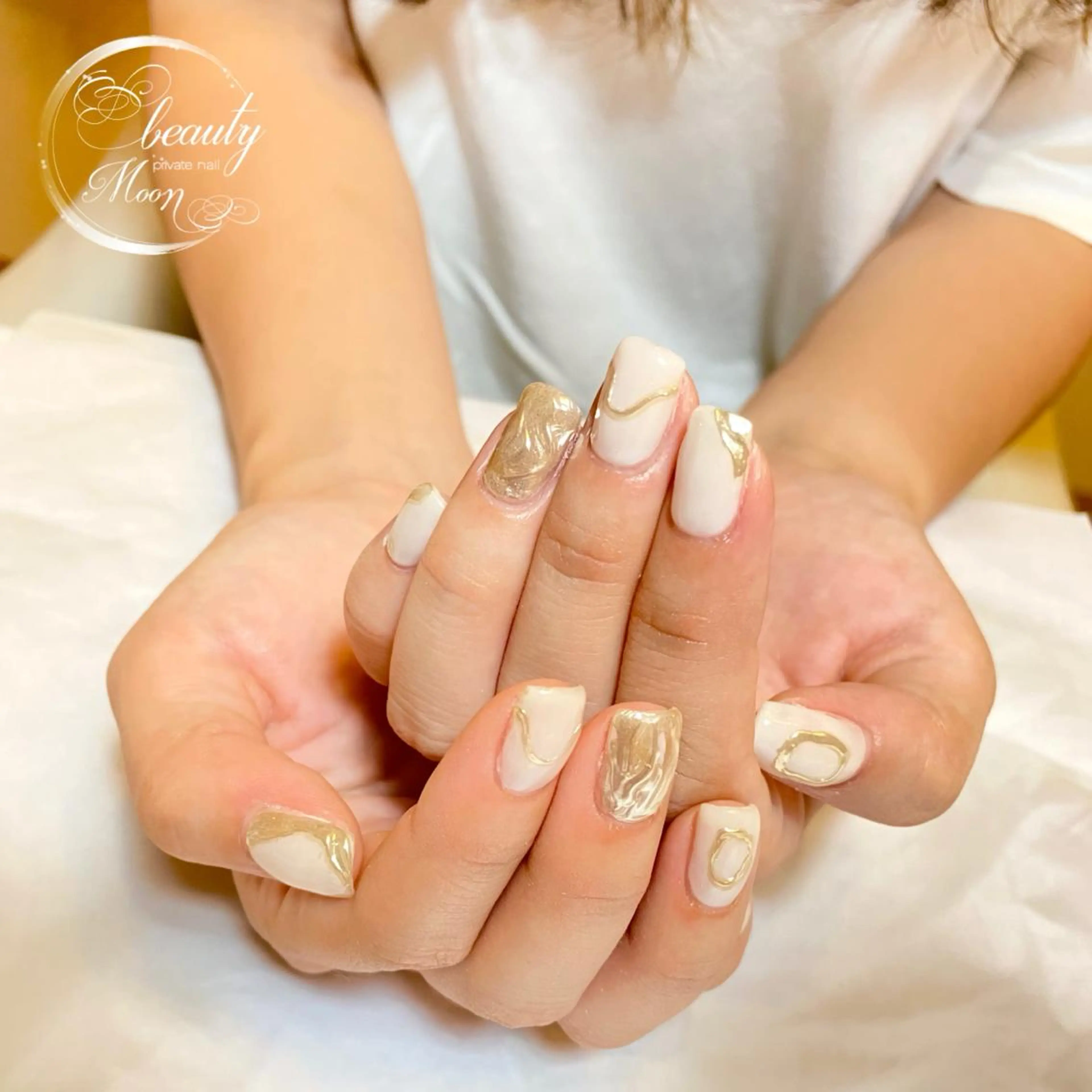 ネイル アートネイル ハート ミラーネイル ワンカラーネイル ホワイト beauty ☪︎moonのネイルデザイン