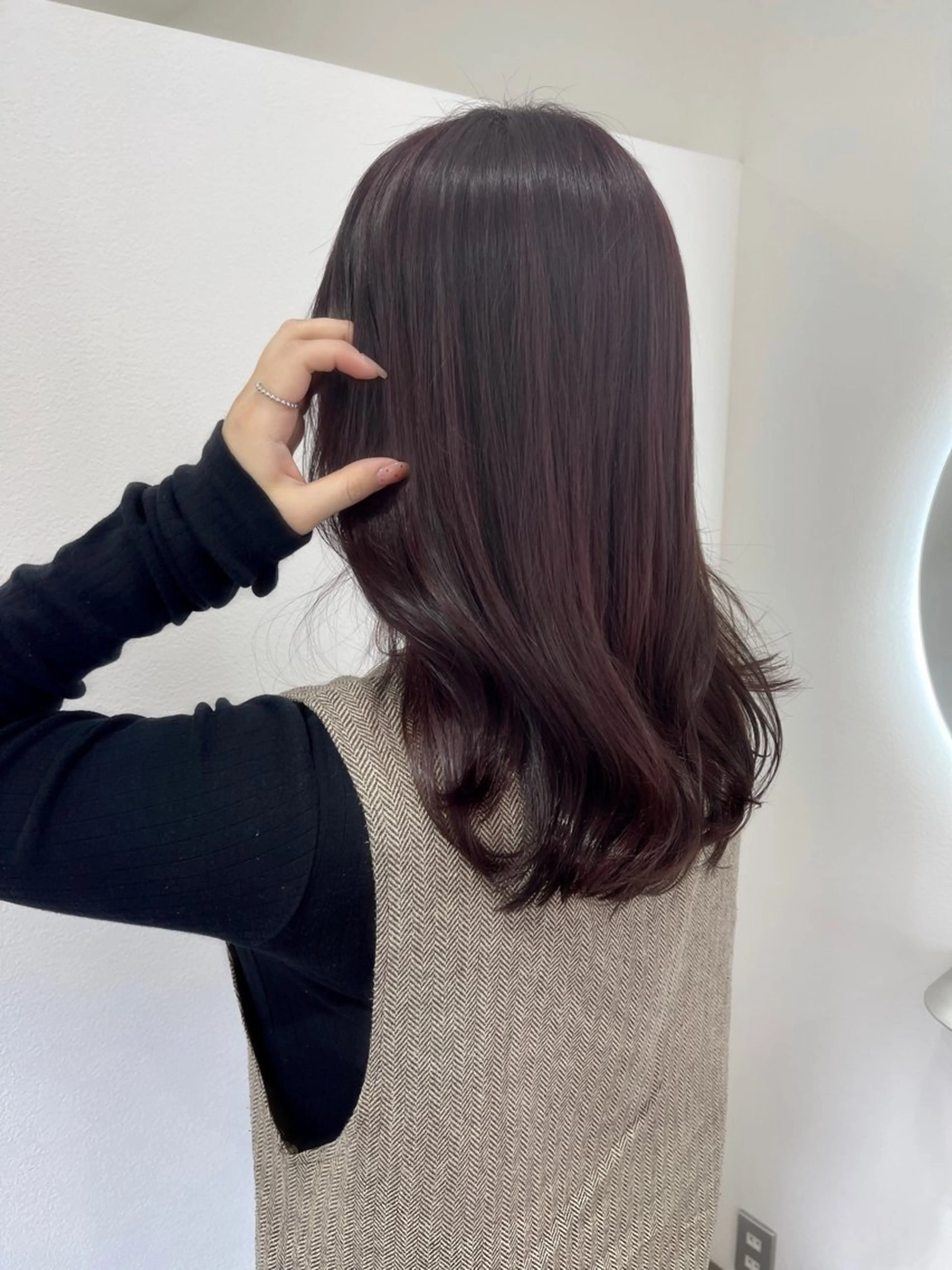 セミロング カラー ブリーチ ボルドーカラー ブリーチなしカラー ume yuraのヘアスタイル