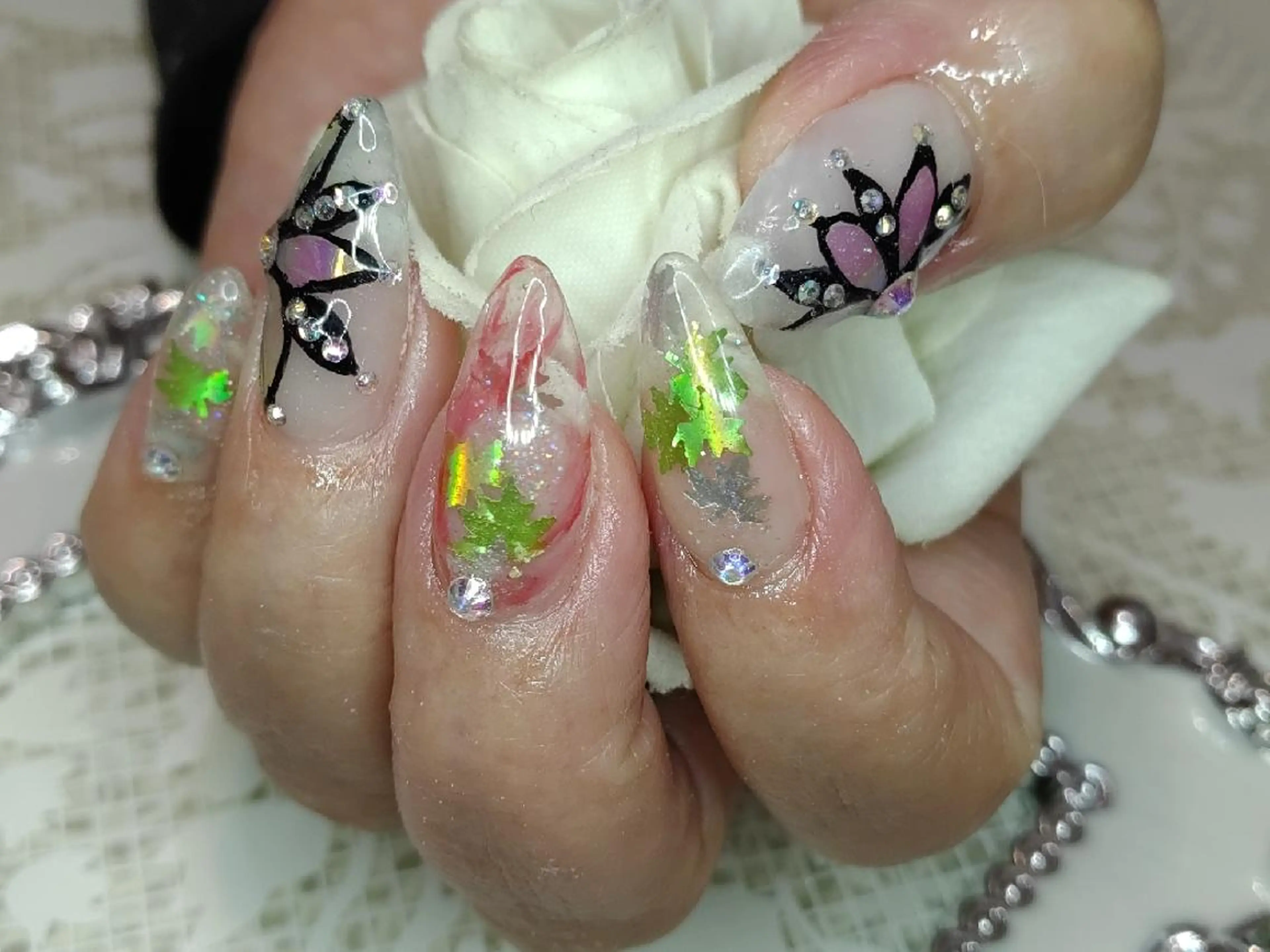 ネイル エステとネイル ローズコンフォートのネイルデザイン