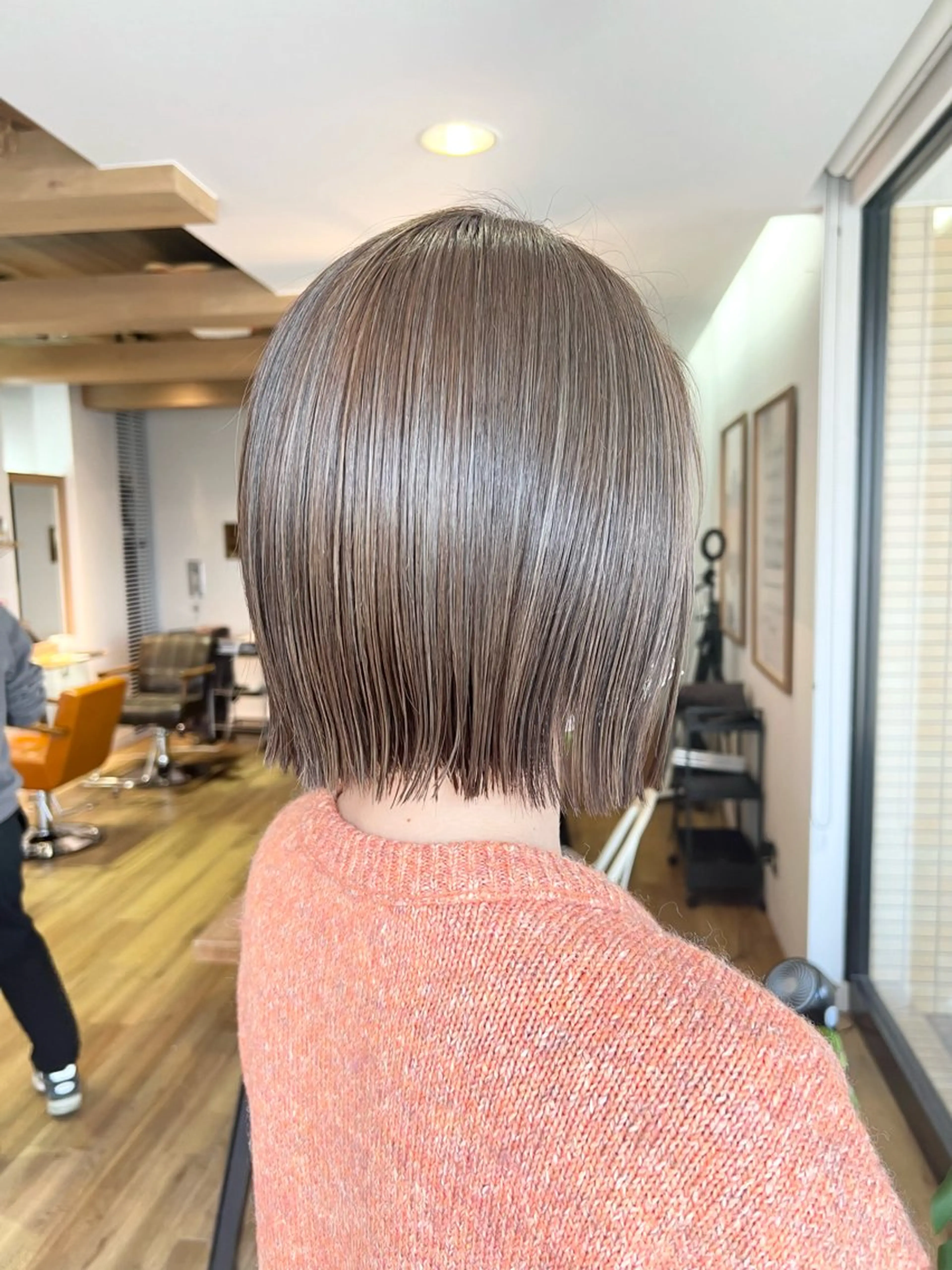 ショート カラー グレージュ ボブ 堀 望美のヘアスタイル