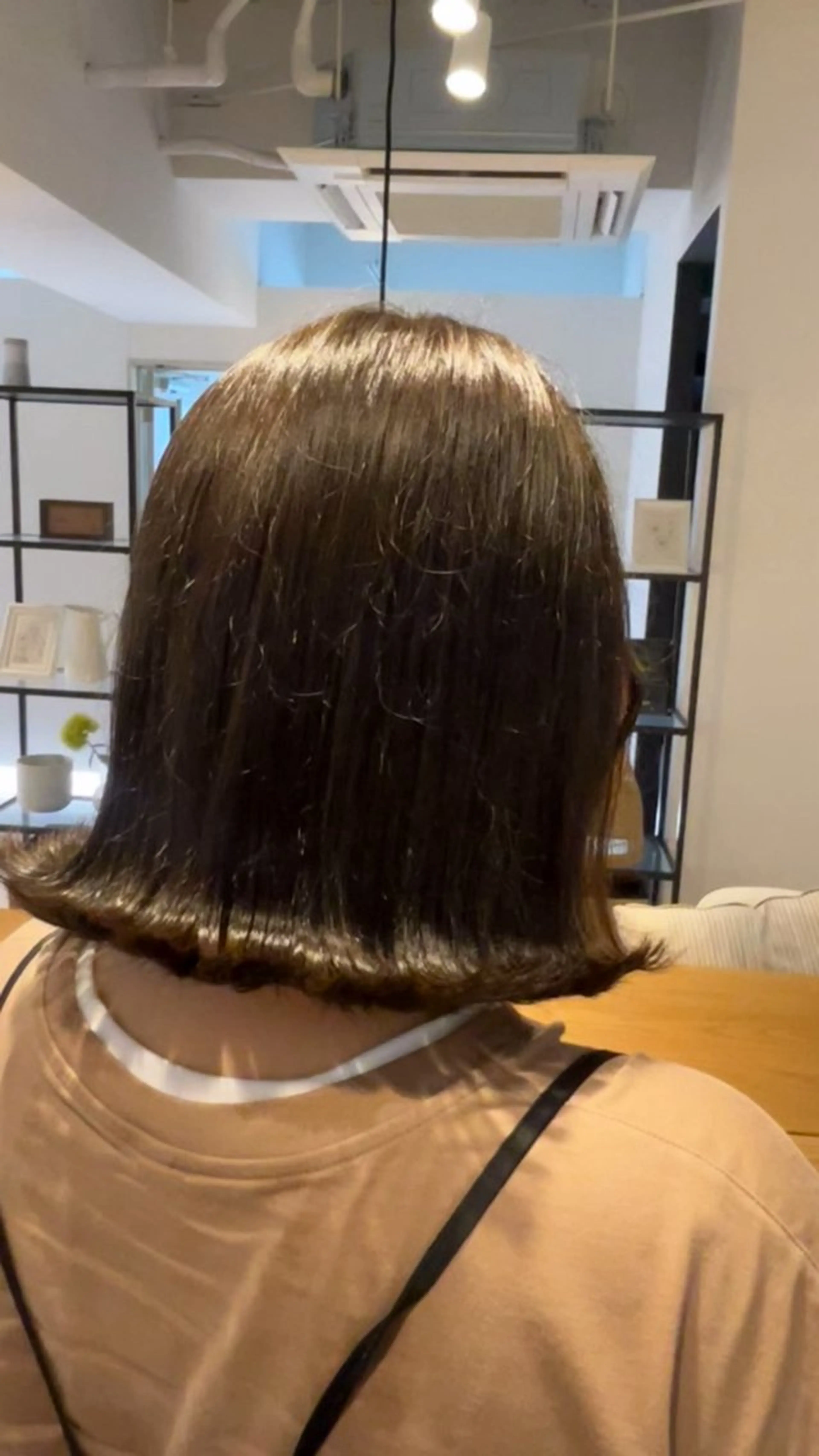 カラー グレージュ ニトウ レイナのヘアスタイル