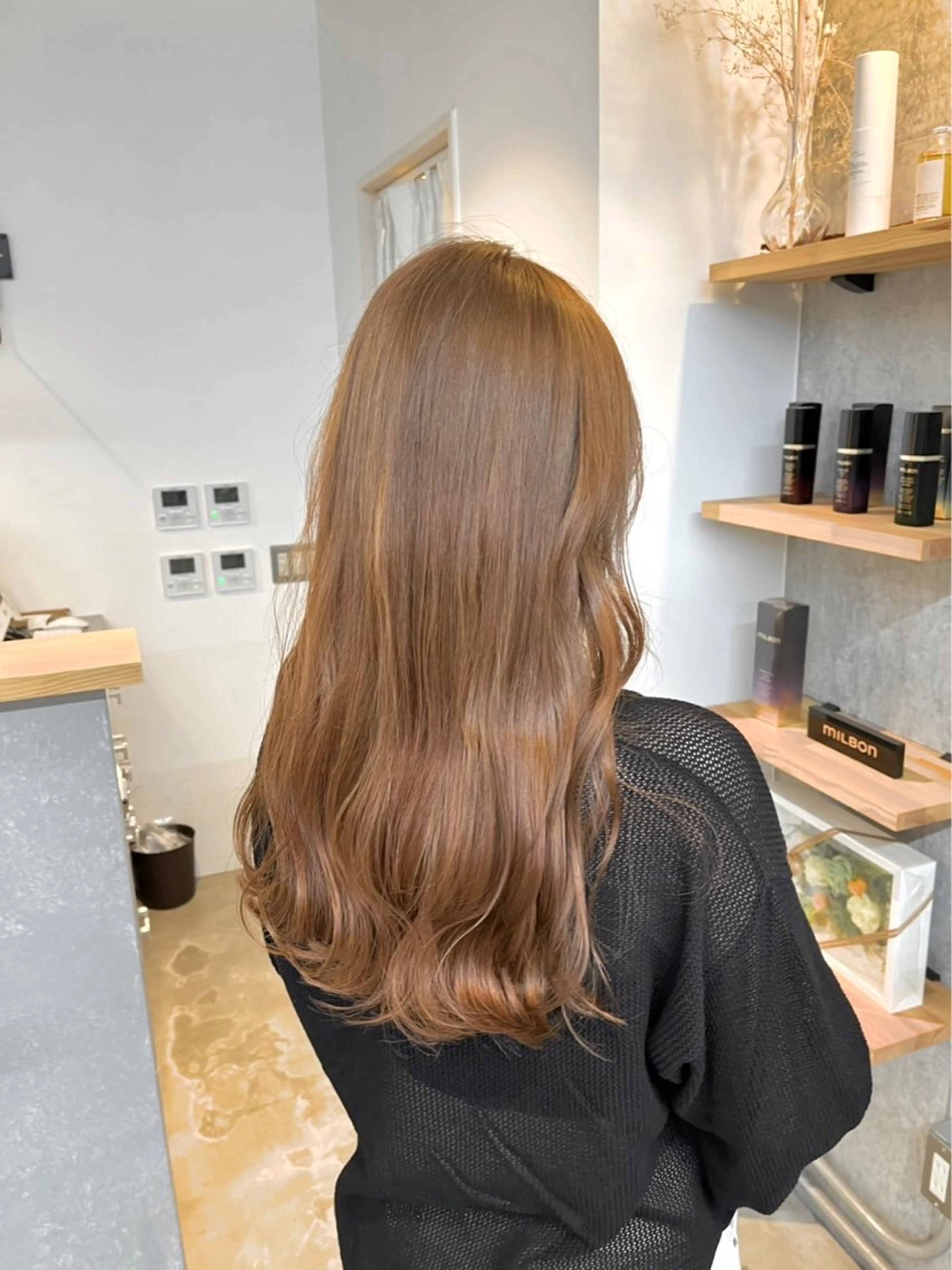 ロング カラー ベージュカラー KOTOMI .のヘアスタイル