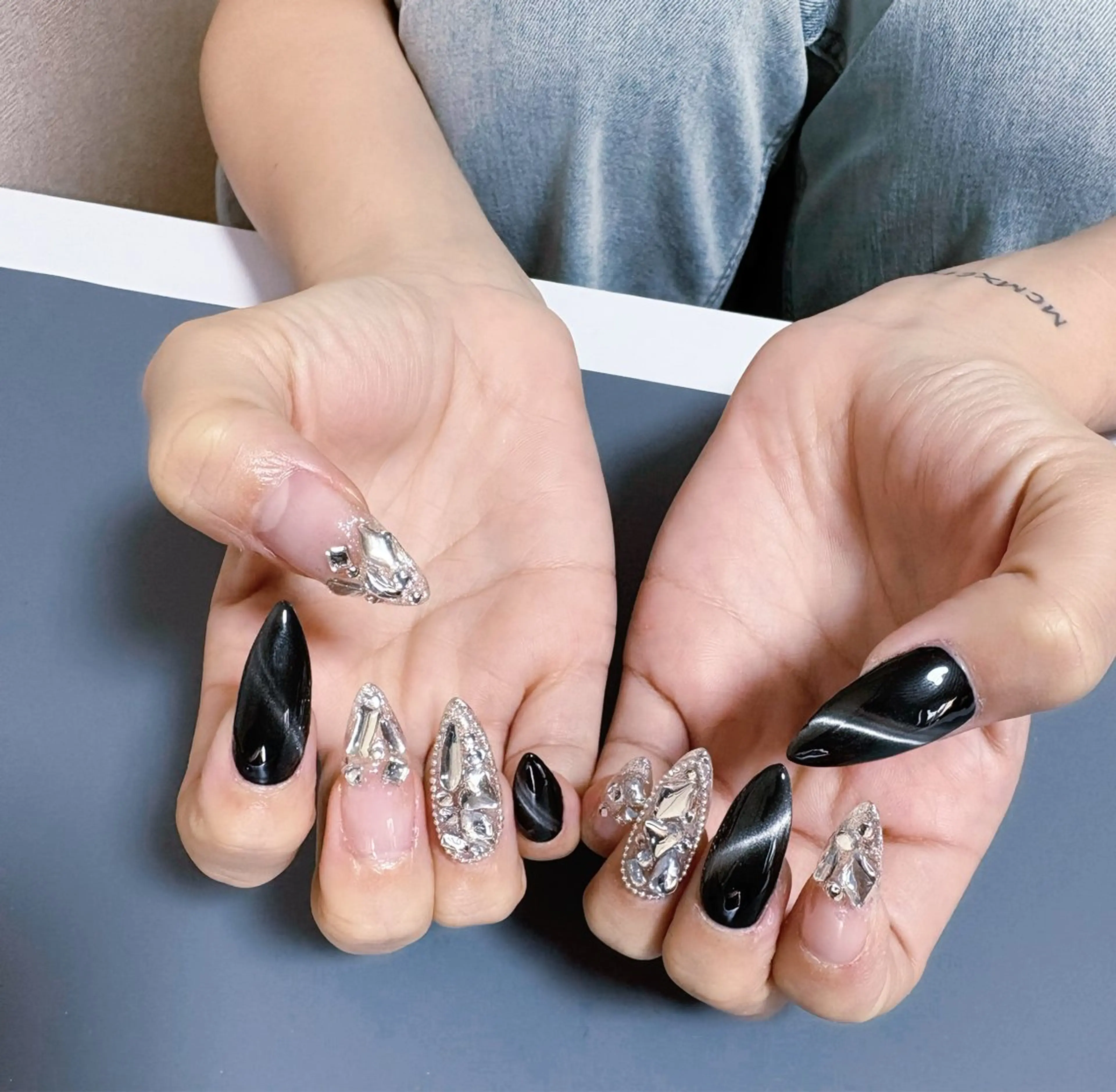 ネイル キラキラネイル 自宅サロン mArsのネイルデザイン