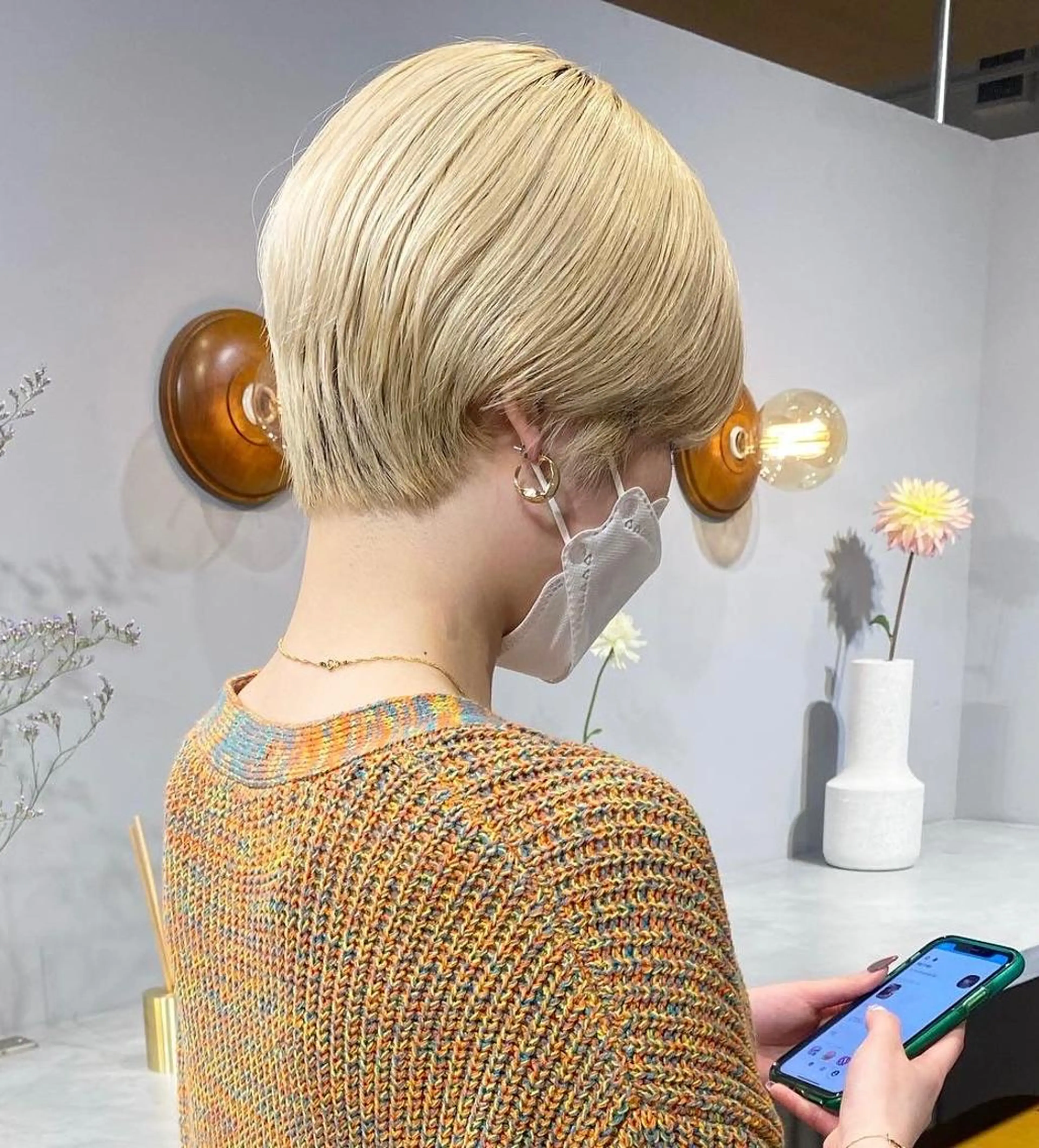 ショート ハイトーン/ ボブ 中村麟のヘアスタイル