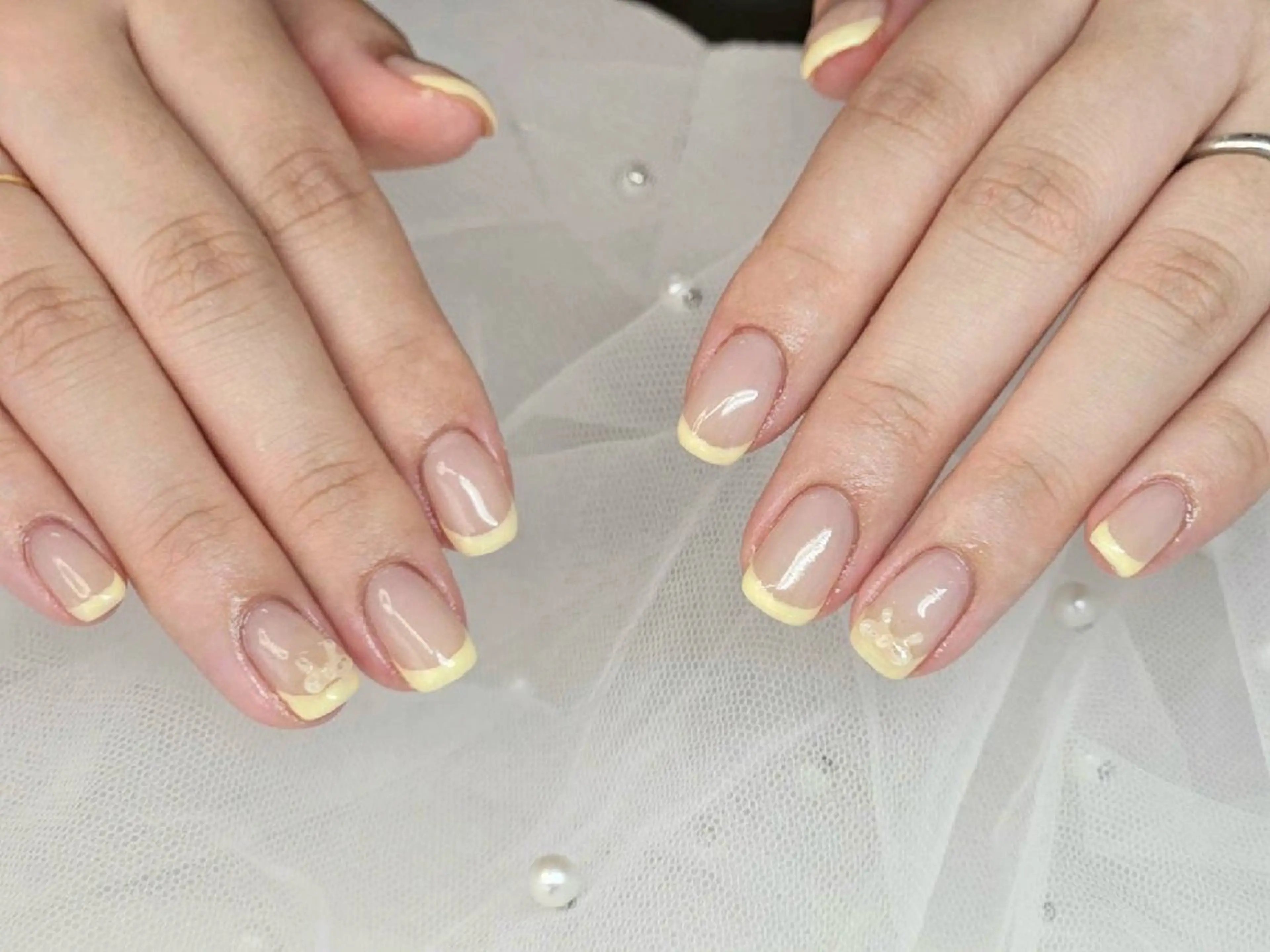 ネイル フレンチネイル 黄色 ハンドネイル ハンドケア 心斎橋Salon Epokkuのネイルデザイン