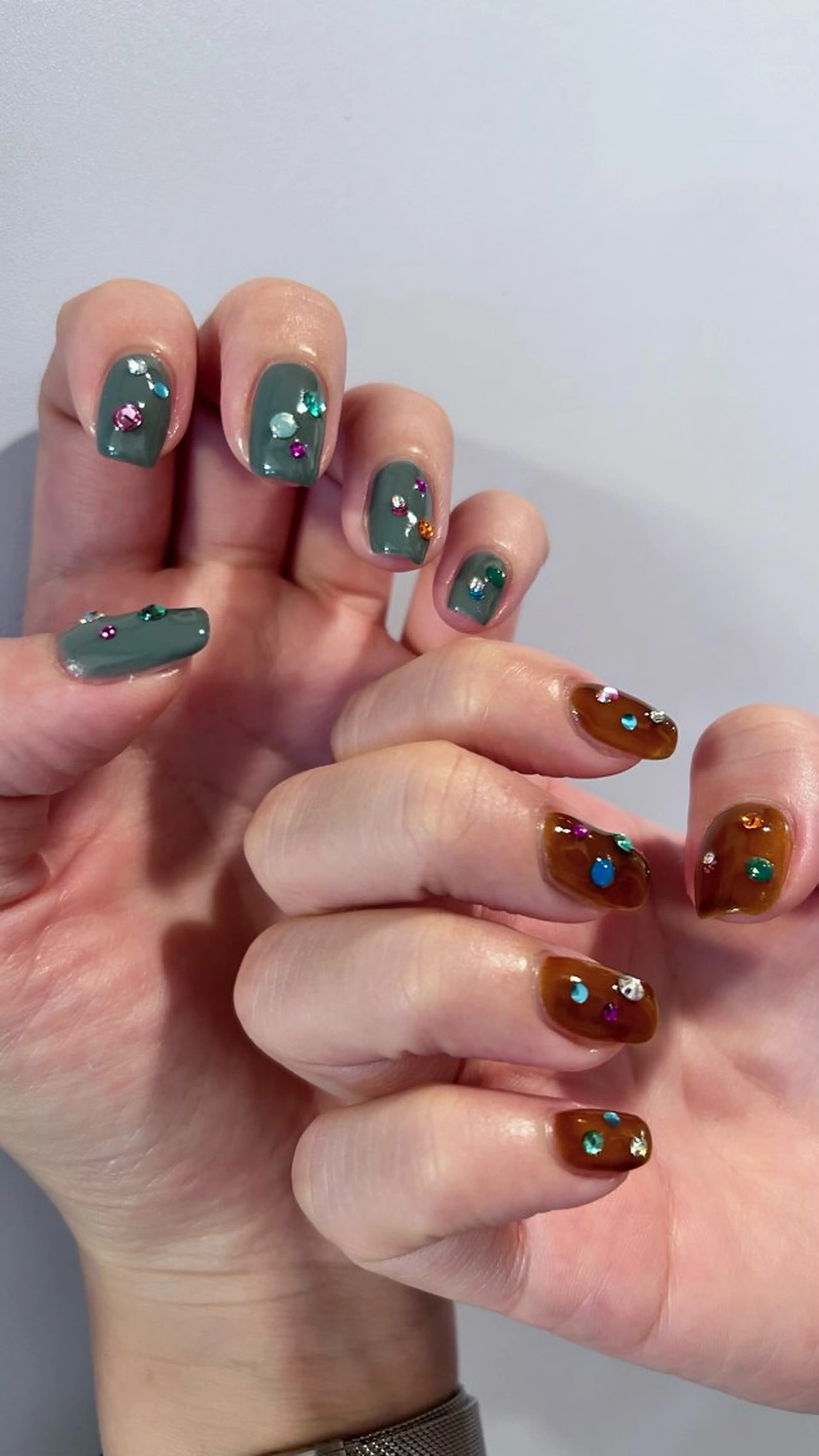 ネイル キラキラネイル ニュアンスネイル ハンドネイル ハンドケア Atelier Ariのネイルデザイン