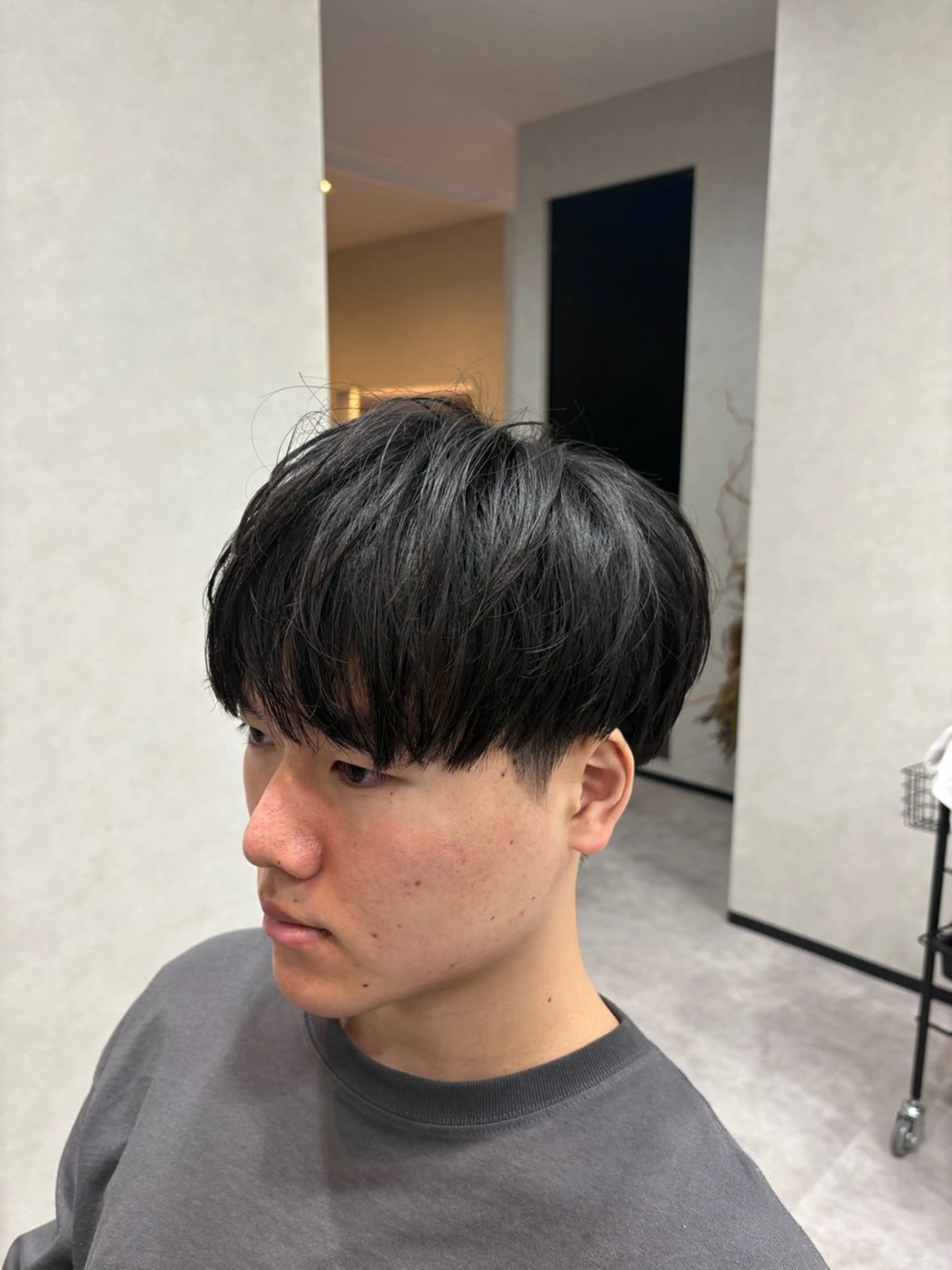 メンズ マッシュ ツーブロック 刈り上げ 岡田 洋太のヘアスタイル