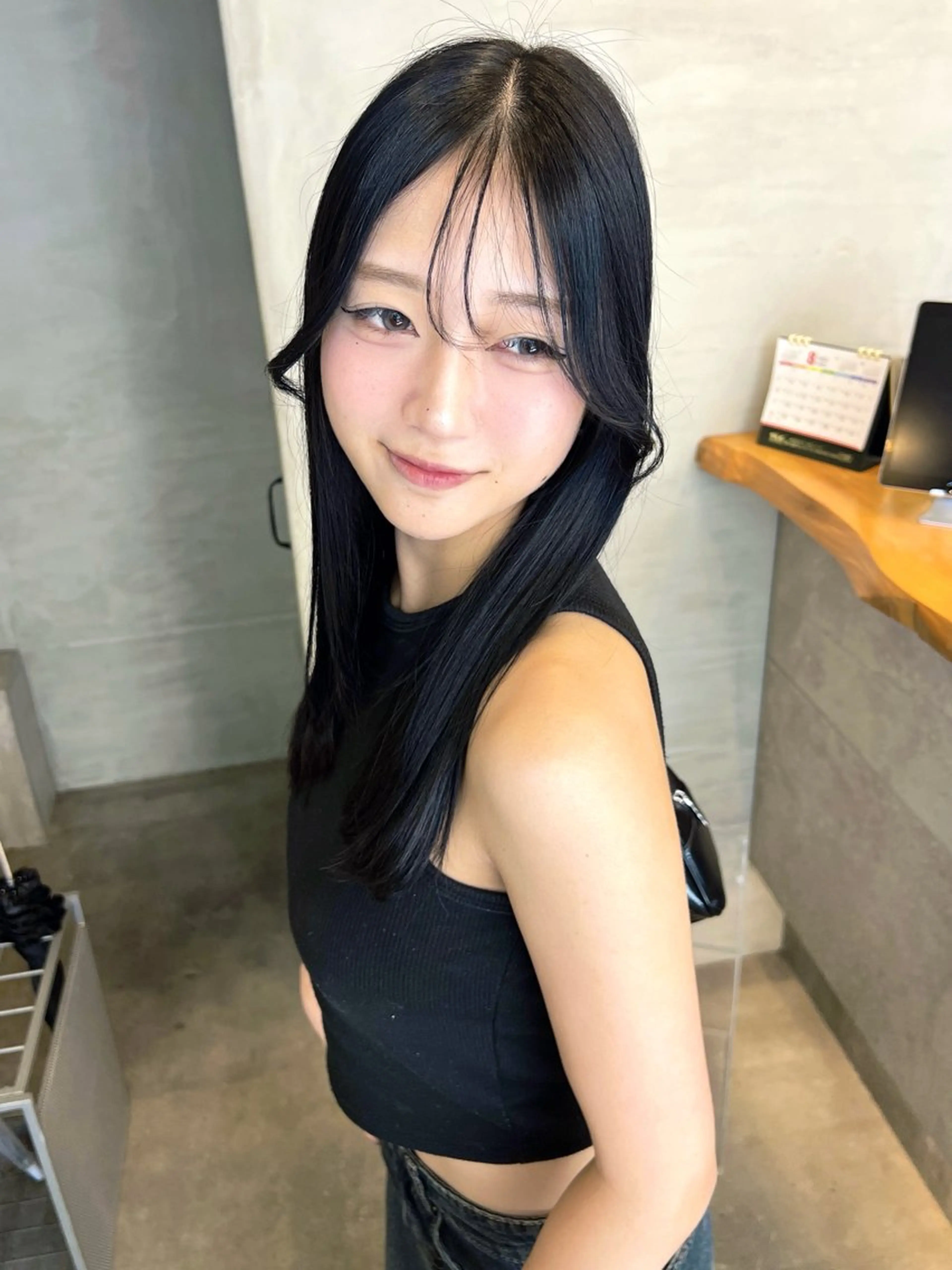 セミロング カット ヘアカラー トリートメント 前髪/顔まわりカット 艶髪/髪質改善/縮毛のヘアスタイル