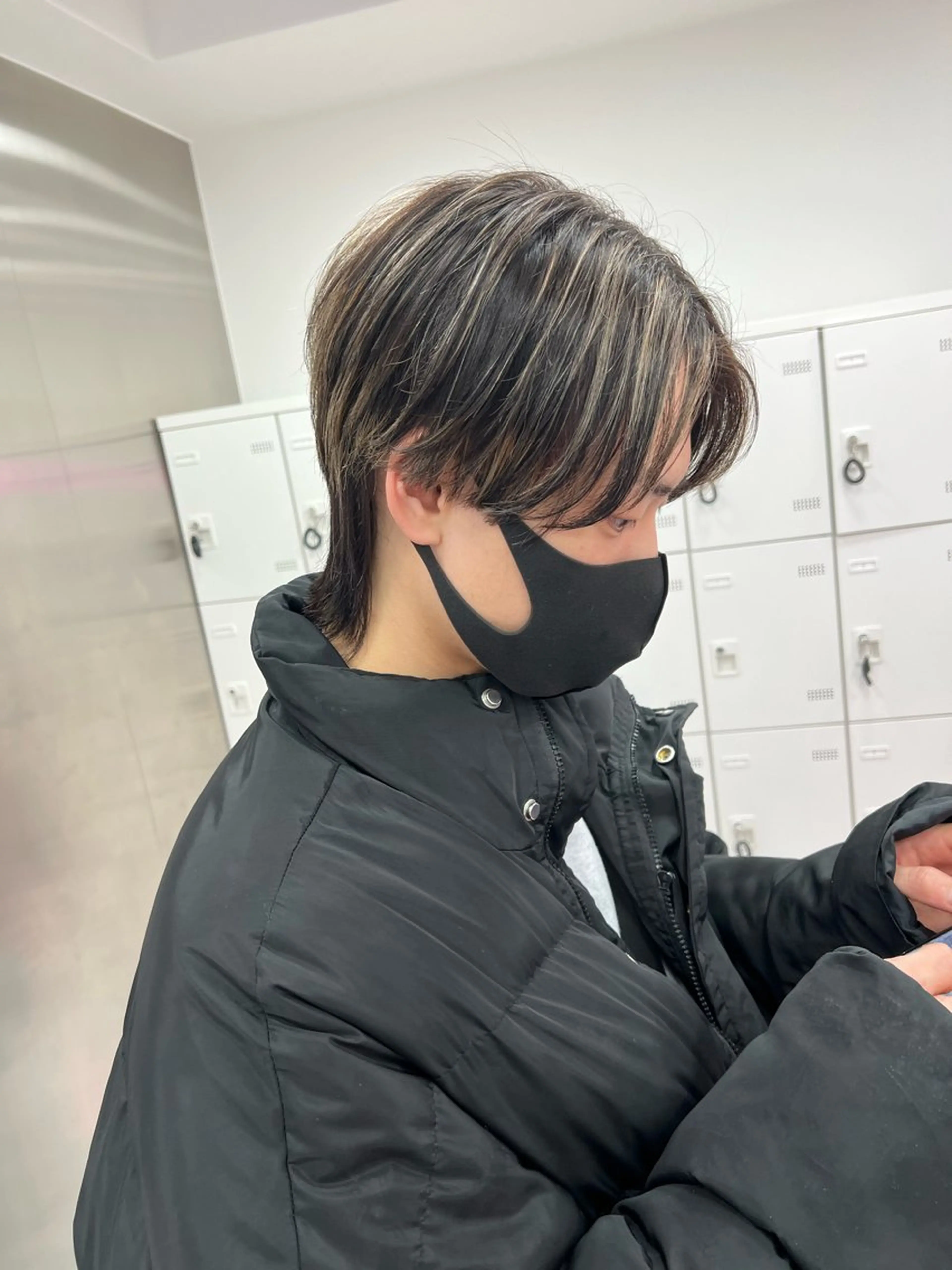 ミディアム パーマ メンズ ミディアムパーマ センターパート メンズ韓国風 韓国マッシュ マッシュウルフ メンズパーマ特化 TAIGAのヘアスタイル