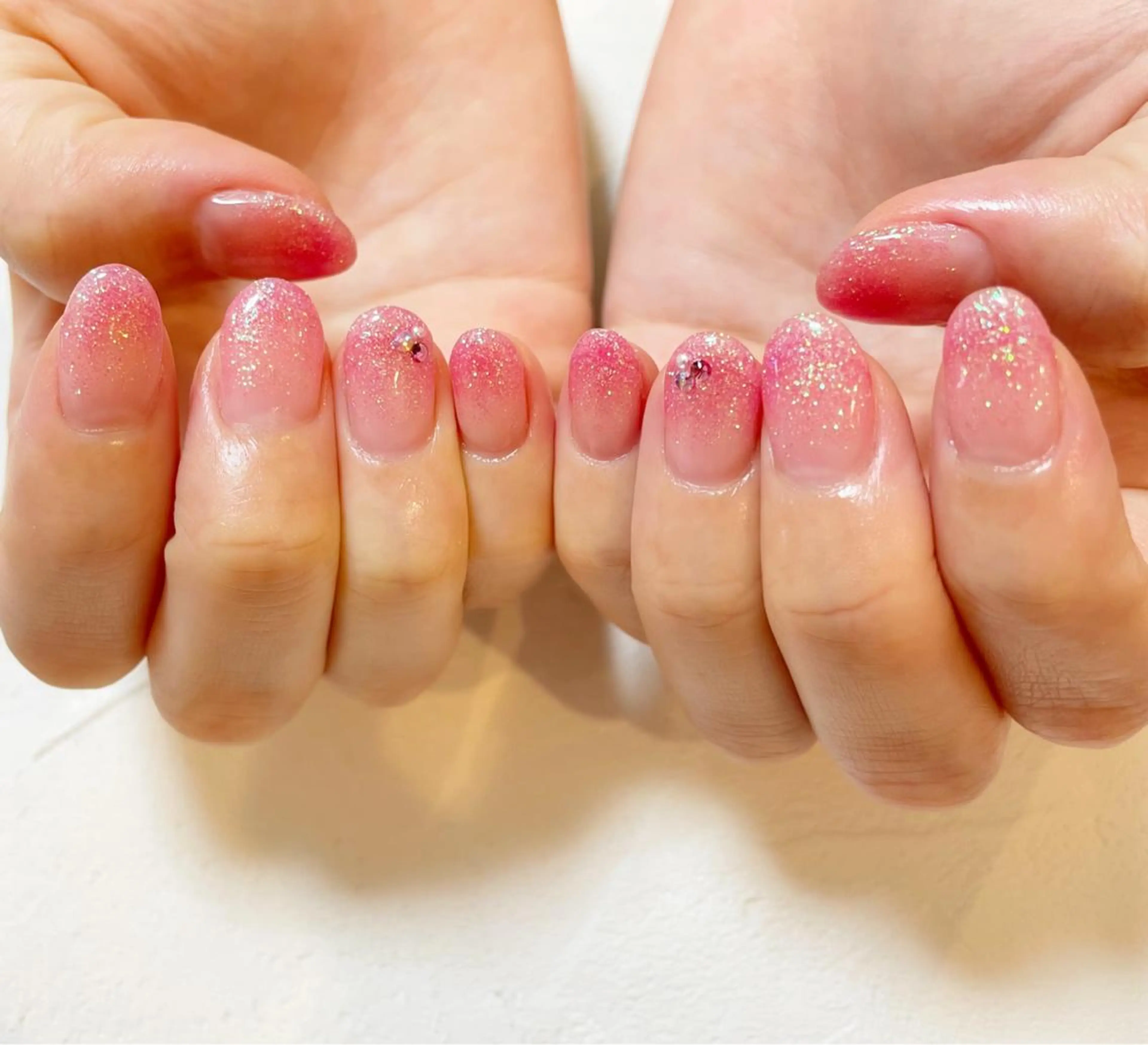 ミディアム ネイル ラメ(グリッター) ラメグラデーション ピンク Re:st〔リスト〕所属・ayane Re:st〔リスト〕のネイルデザイン