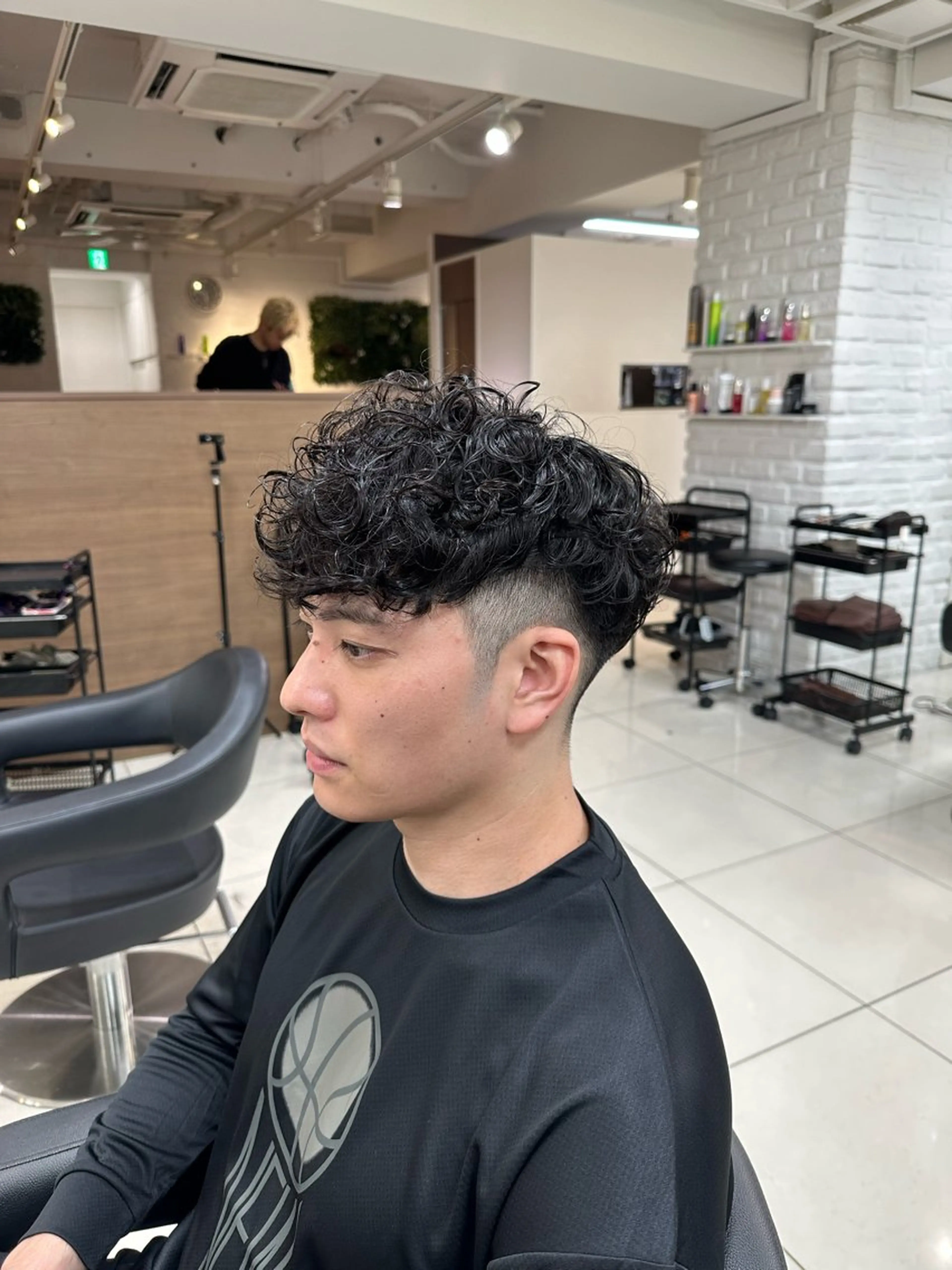 ショート パーマ メンズ スペインカール 刈り上げ カット パーマ トリートメント フェザーパーマ職人 🪶ryosukeのヘアスタイル